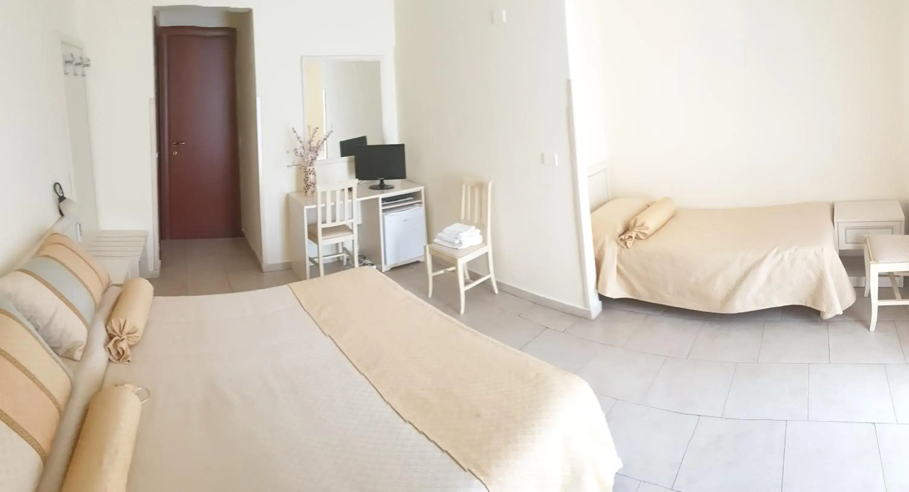 Triple Room in RS San Sebastiano Holidays Triple Room in RS San Sebastiano Holidays