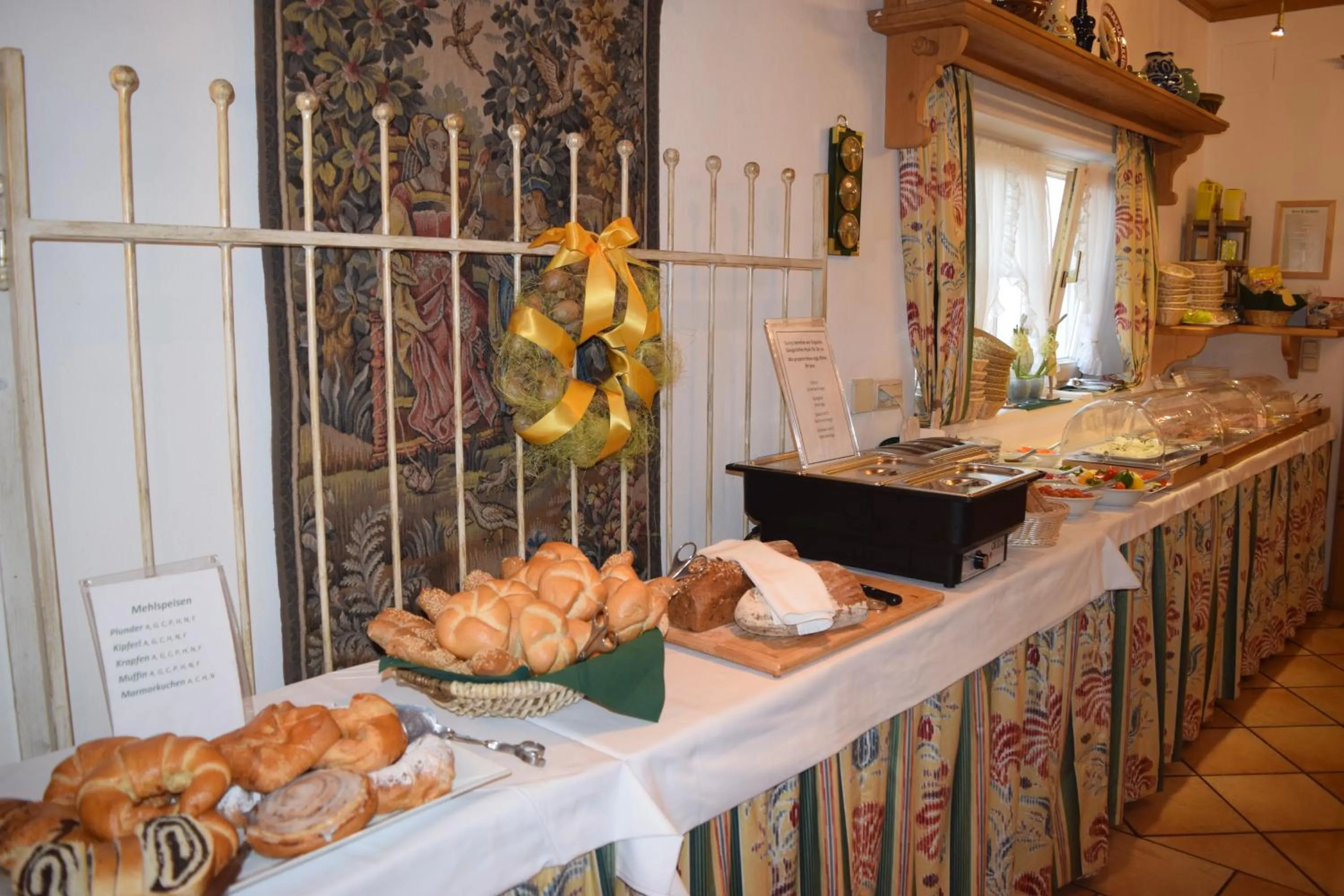 Buffet breakfast in Hotel Landhaus Fuhrgassl-Huber