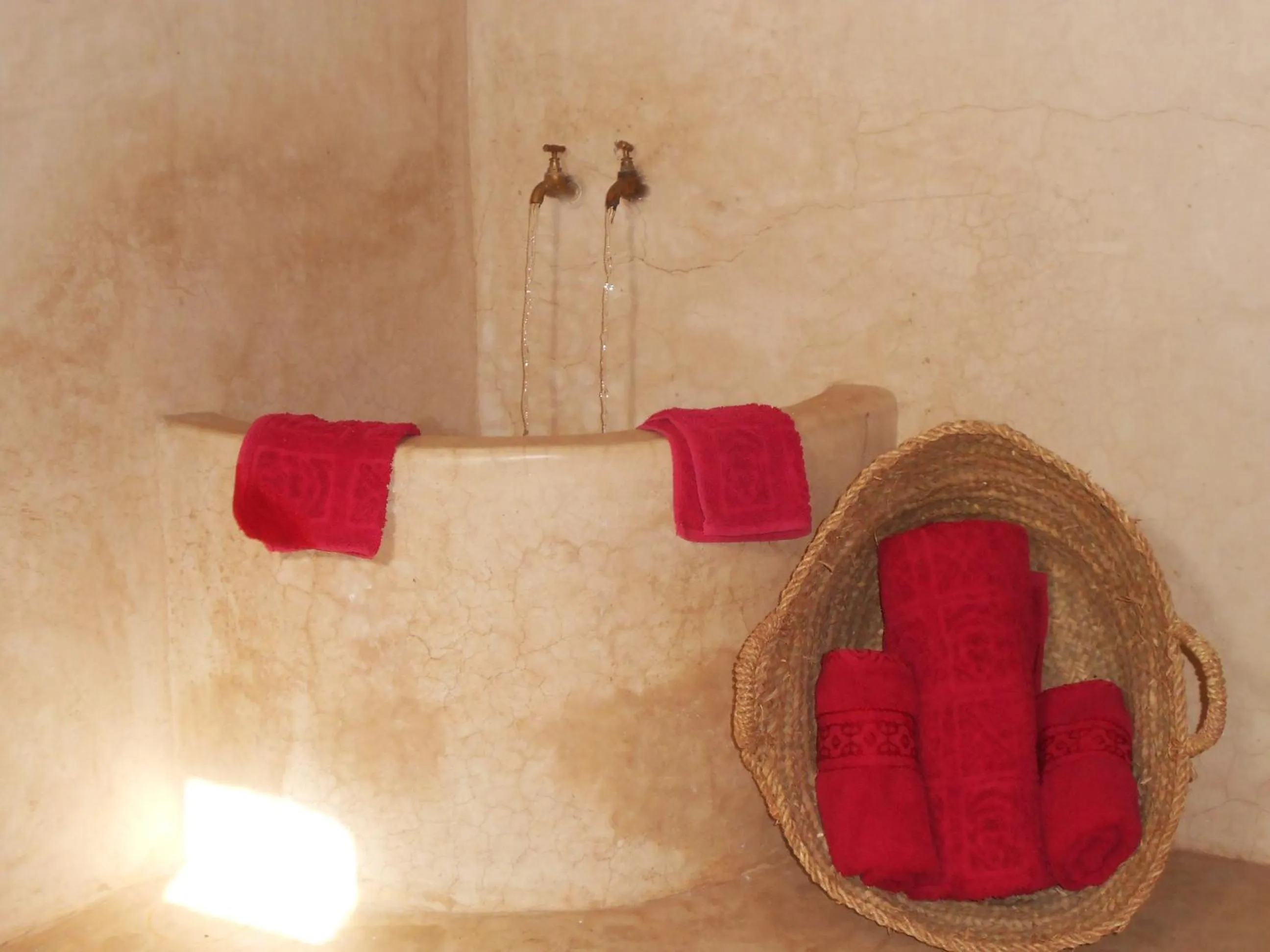 Steam room in Riad Le Bel Oranger