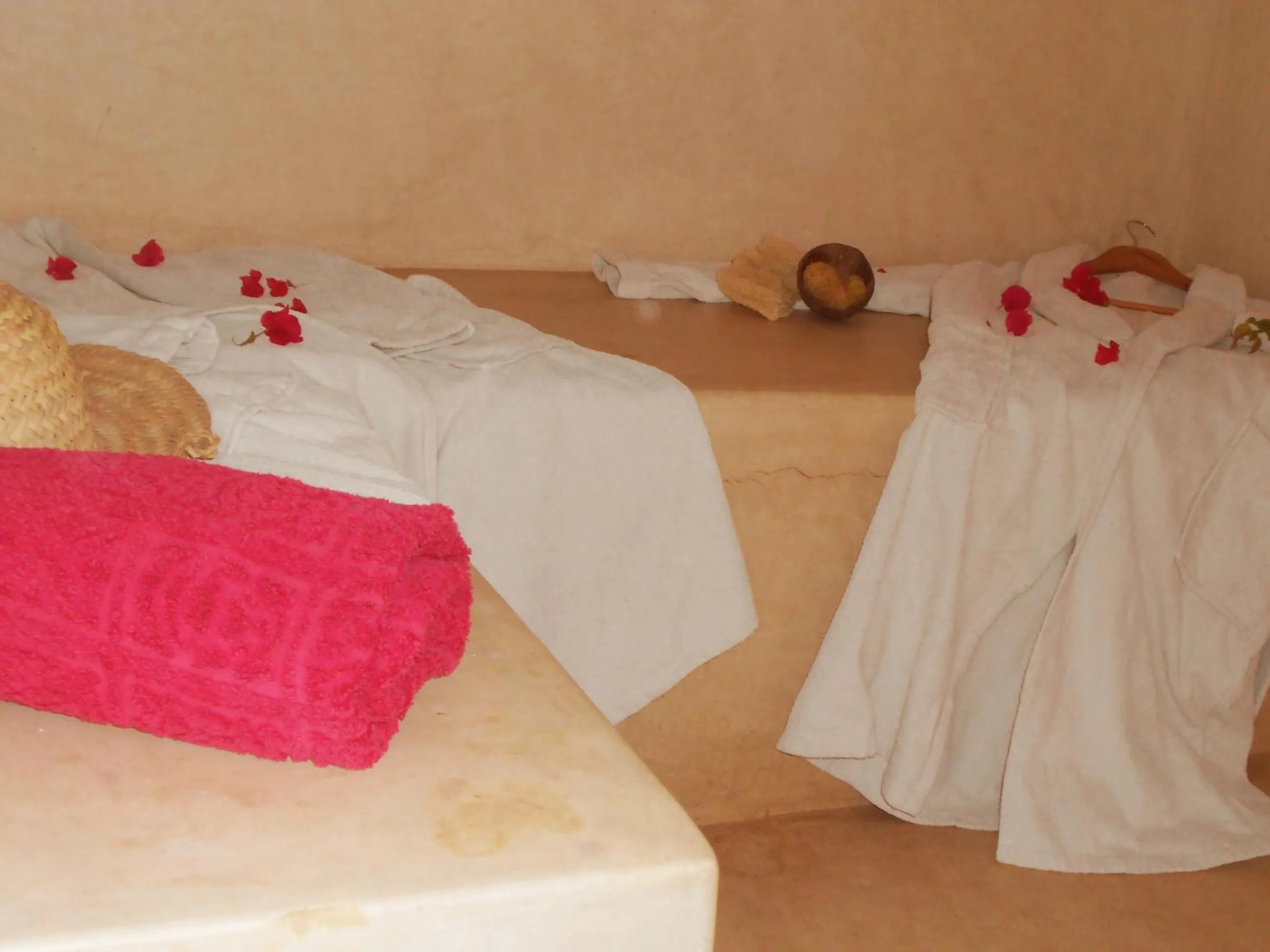 Steam room, Bed in Riad Le Bel Oranger