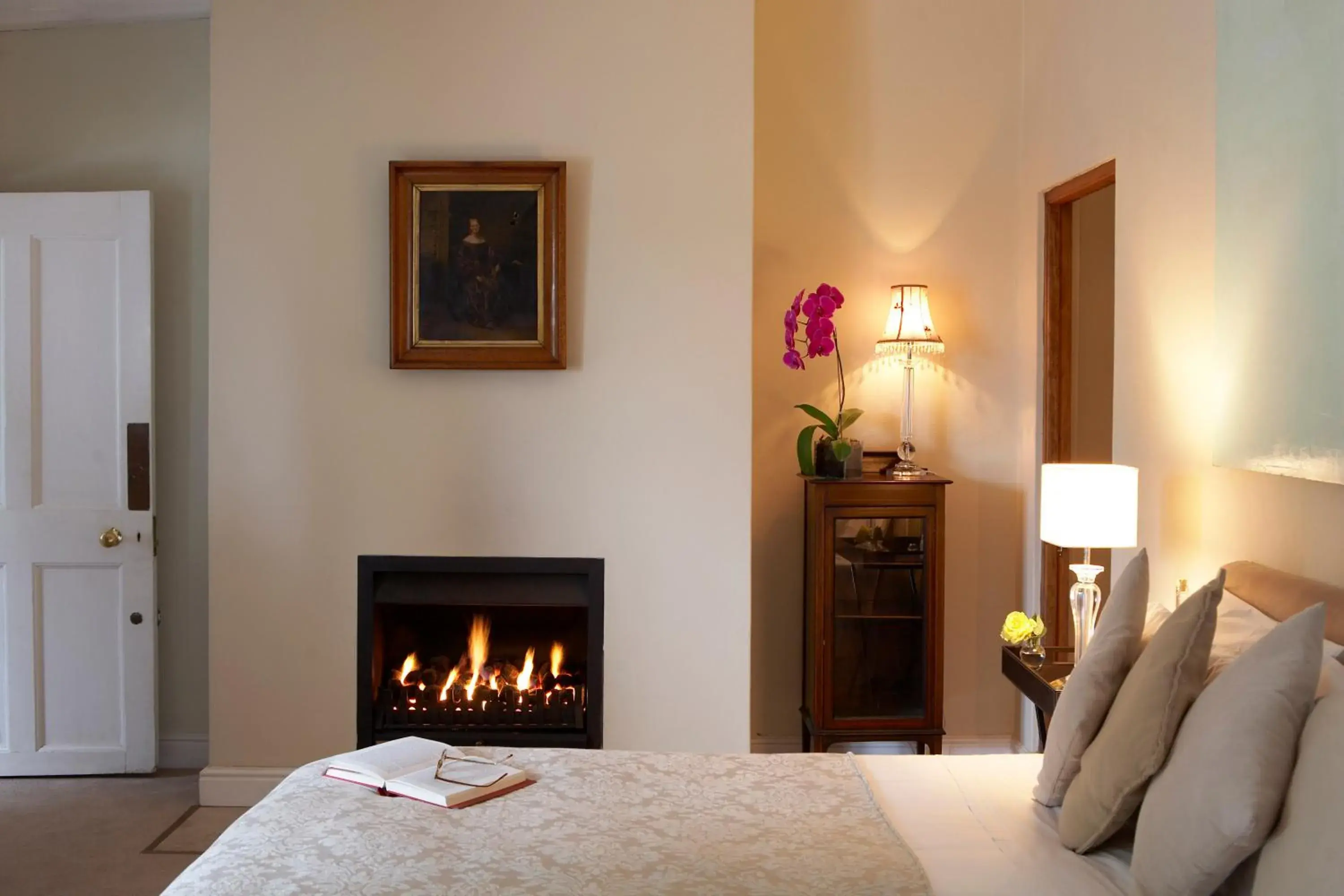 Deluxe Queen Room in Hawksmoor House Deluxe Queen Room in Hawksmoor House