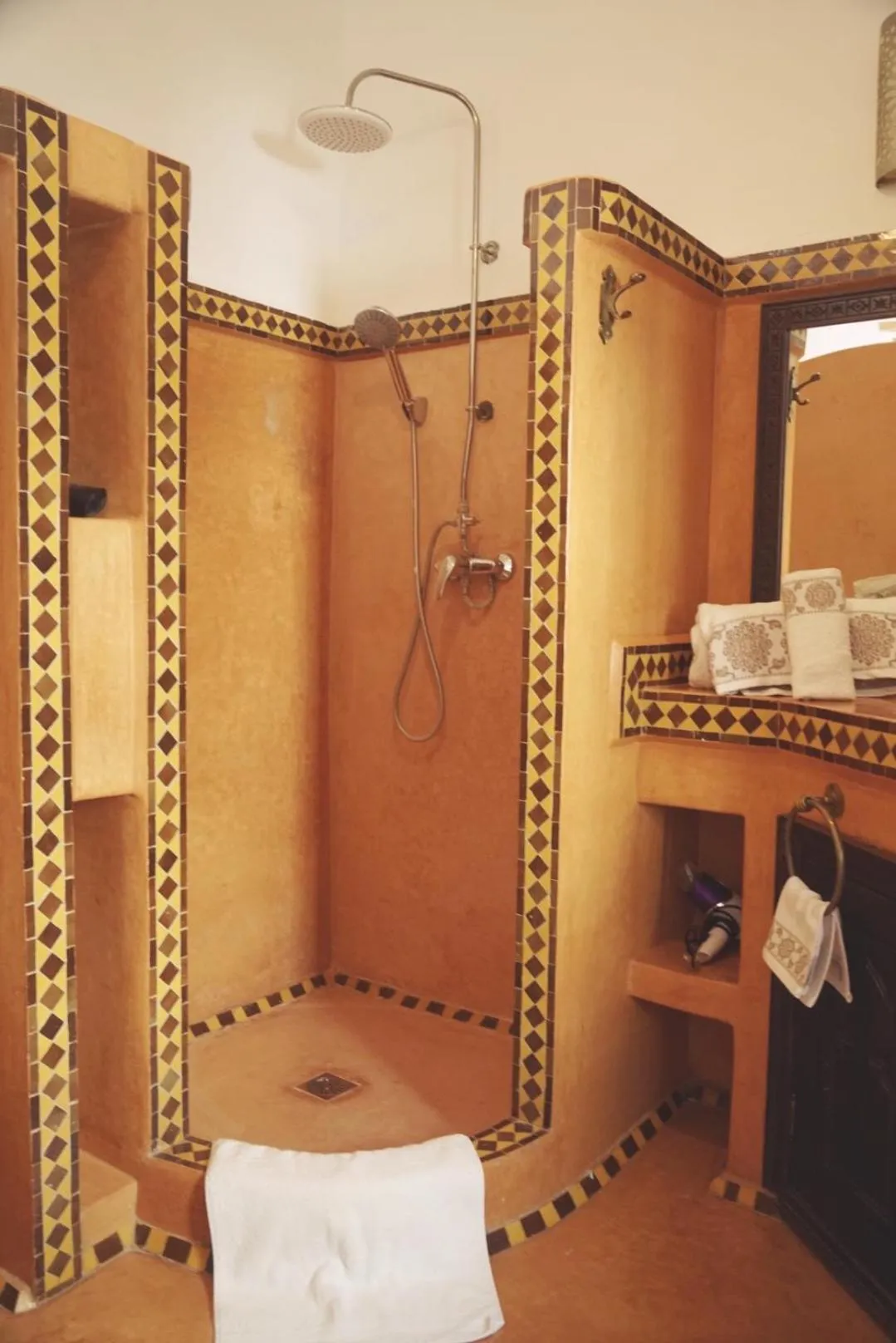 Shower in Riad Twilight