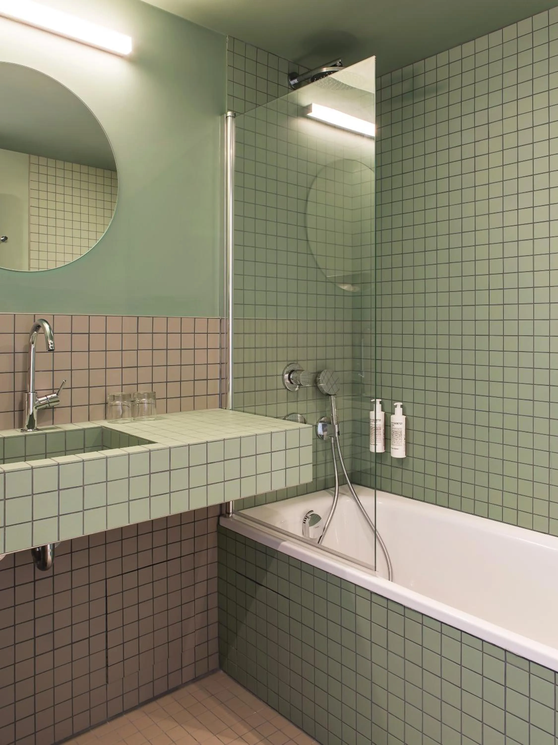 Bathroom in New Hotel Opéra