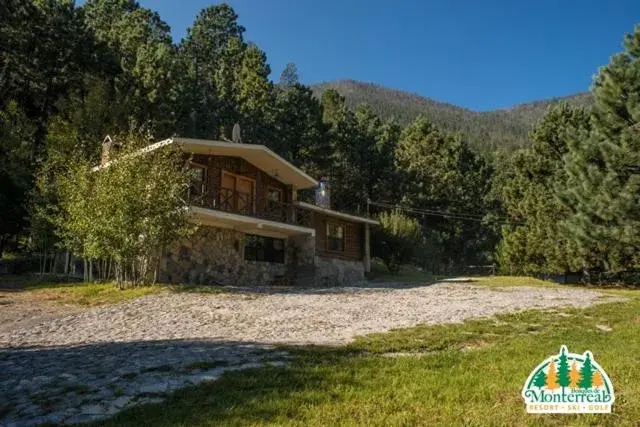 Four-Bedroom Cottage in Bosques de Monterreal Four-Bedroom Cottage in Bosques de Monterreal