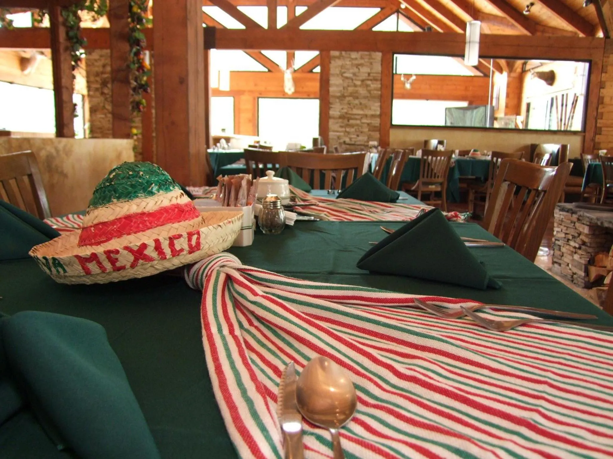 Restaurant/places to eat in Bosques de Monterreal