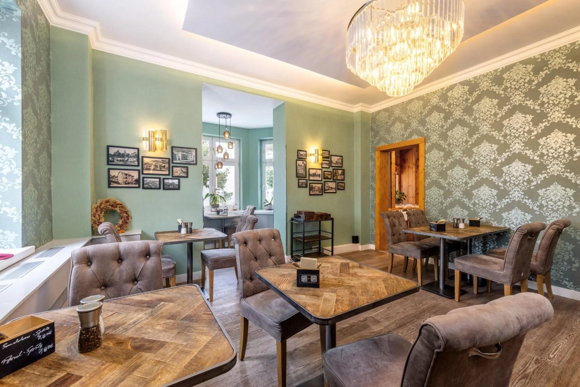 Restaurant/places to eat in Strandhotel zur Promenade