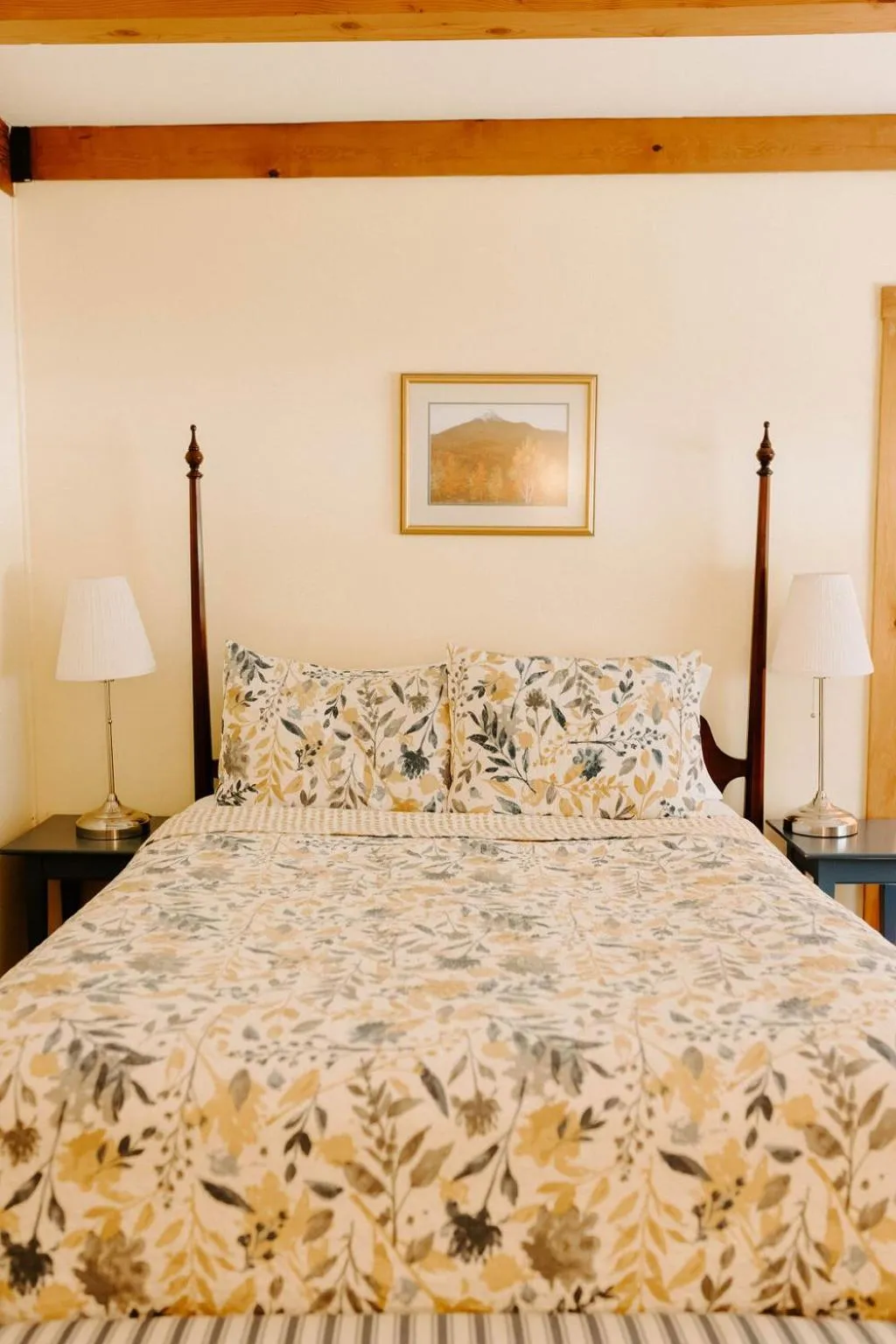 Bed in Snowvillage Inn