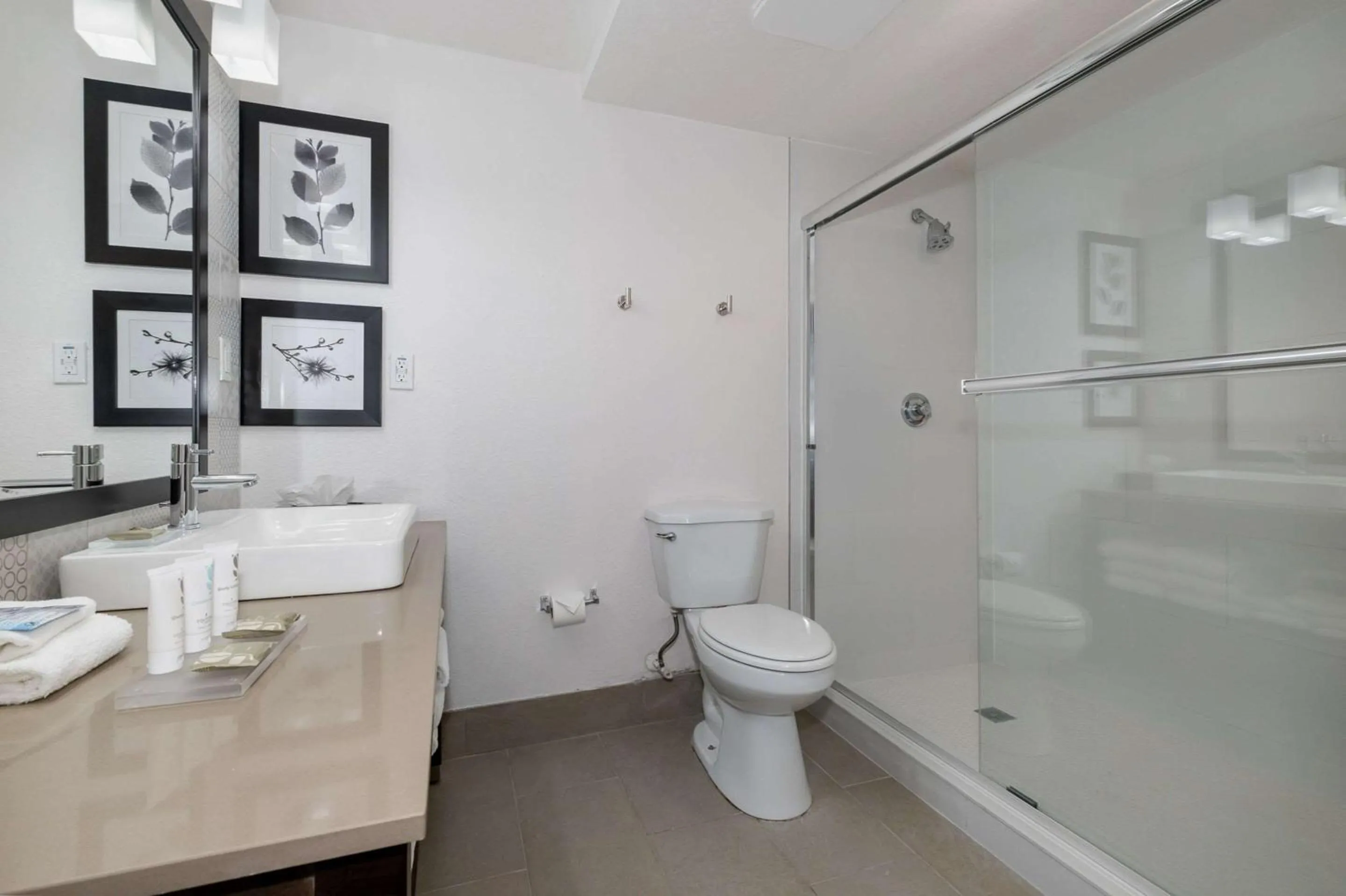 Bedroom in Country Inn & Suites by Radisson, Port Canaveral, FL