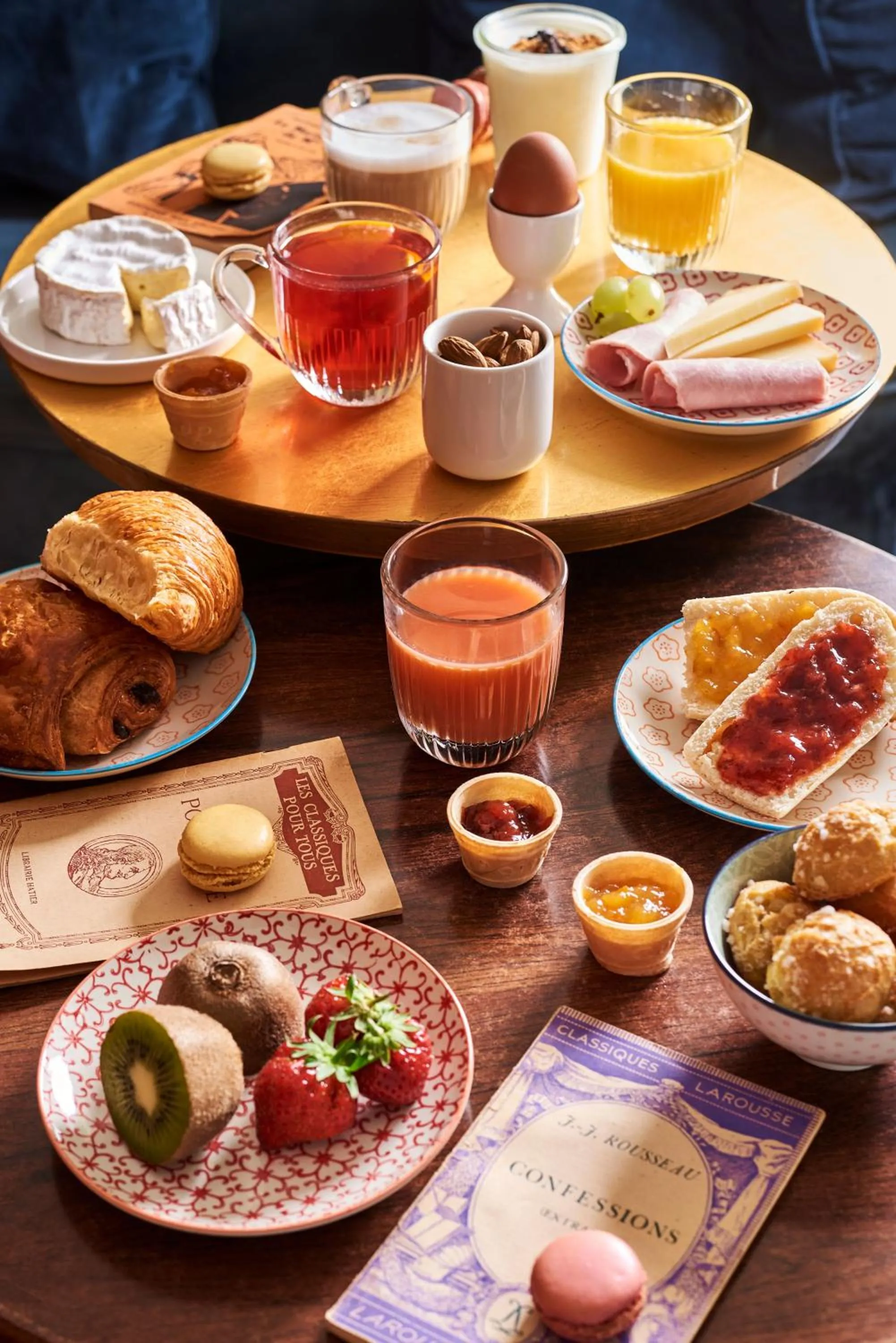 Buffet breakfast in Hotel de Neuve by Happyculture