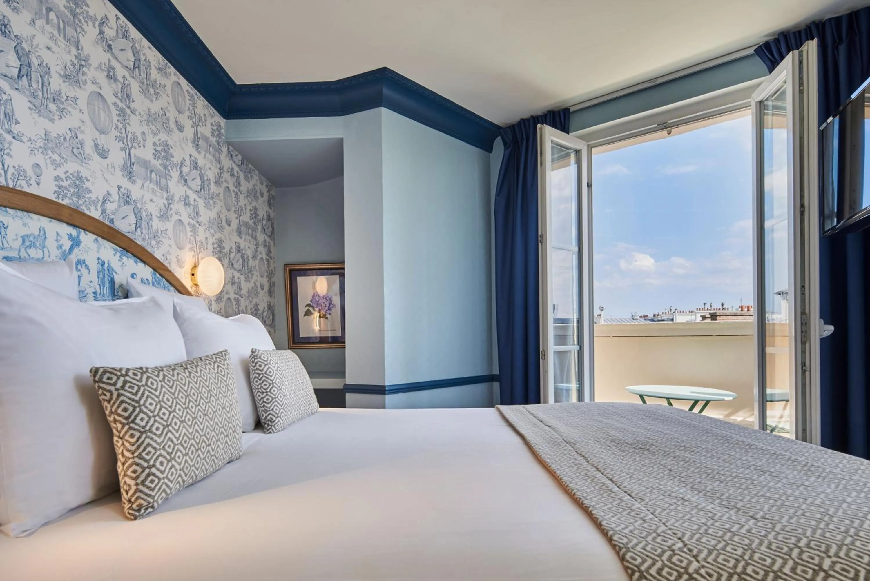 Bedroom, Bed in Hotel de Neuve by Happyculture