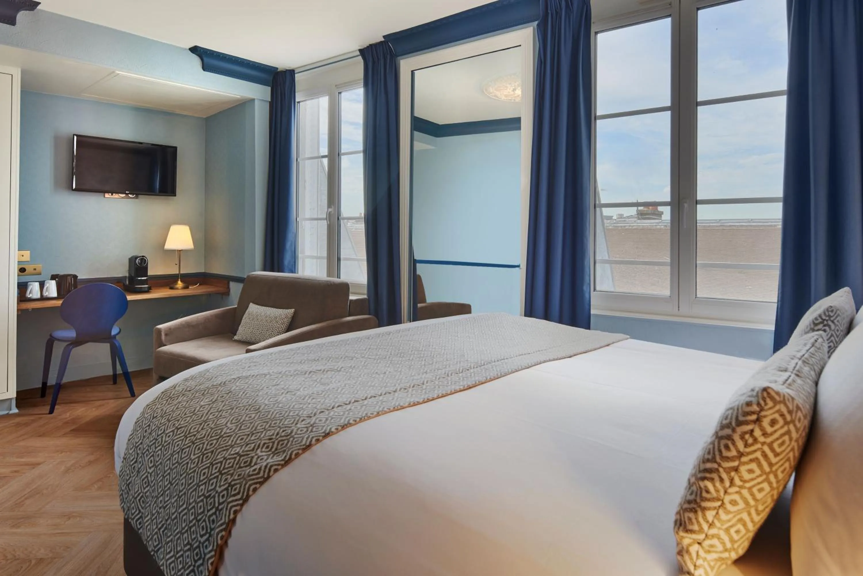 Bedroom, Bed in Hotel de Neuve by Happyculture