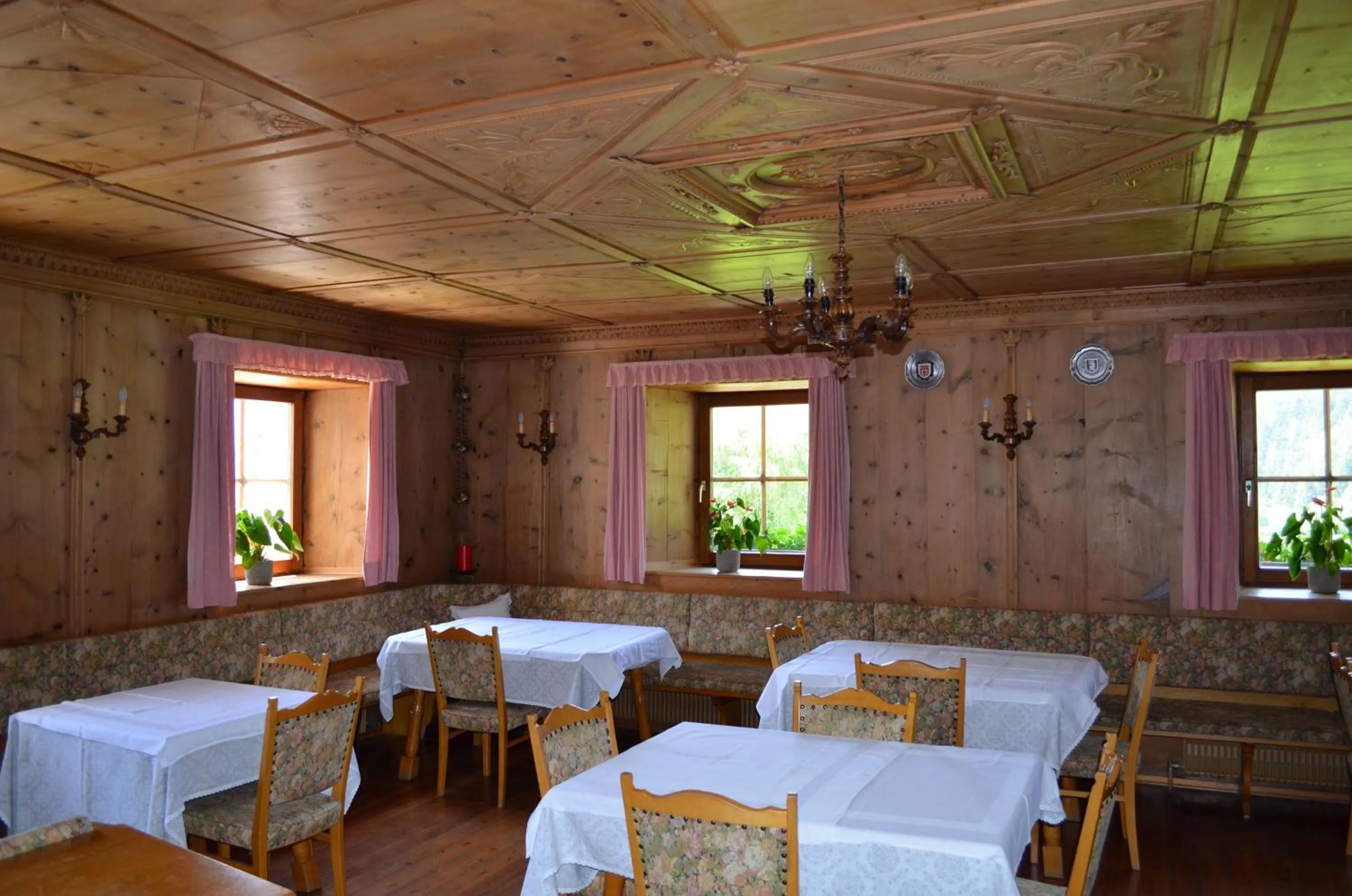 Restaurant/places to eat in Ansitz Goller