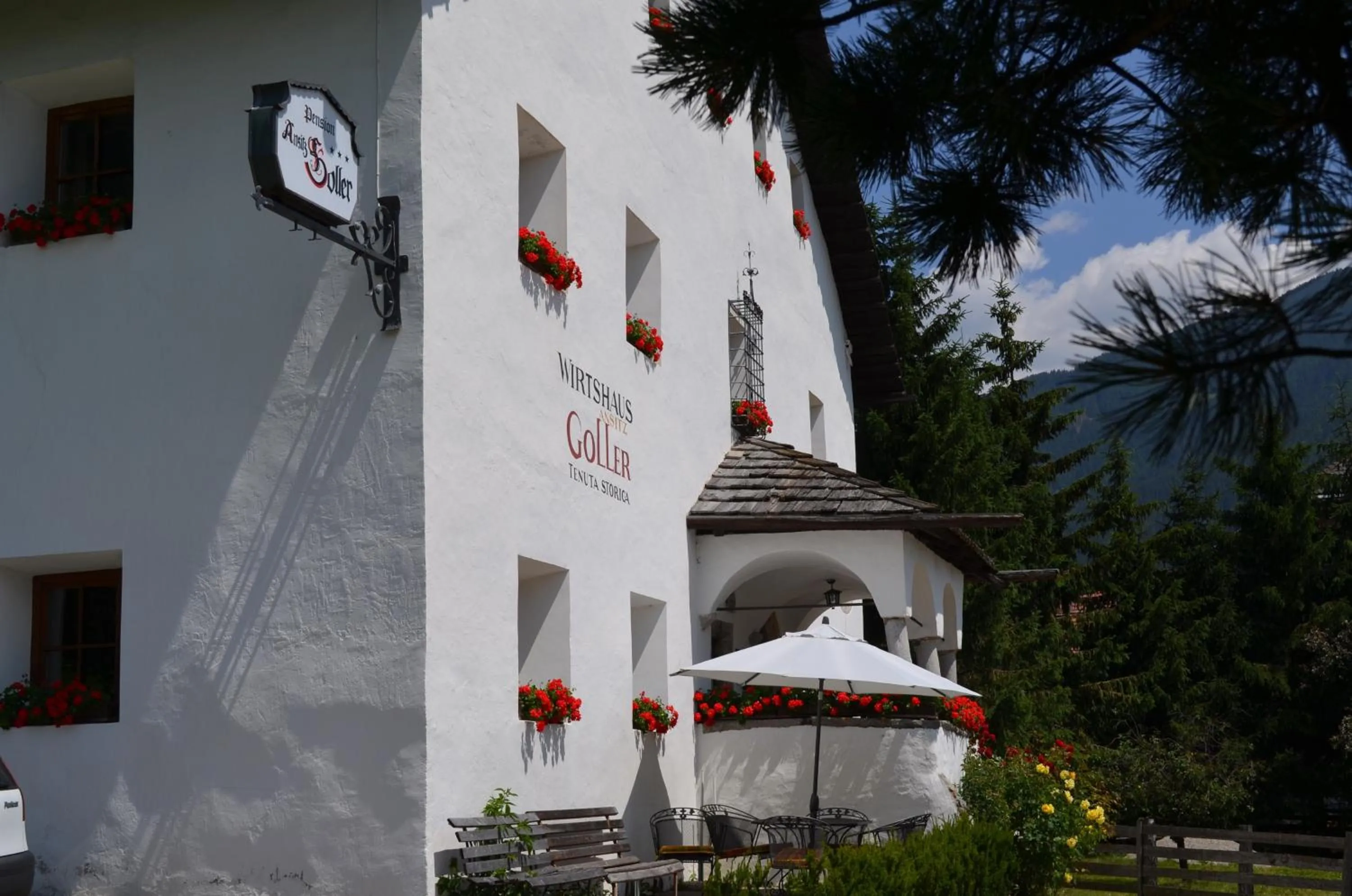 Facade/entrance in Ansitz Goller