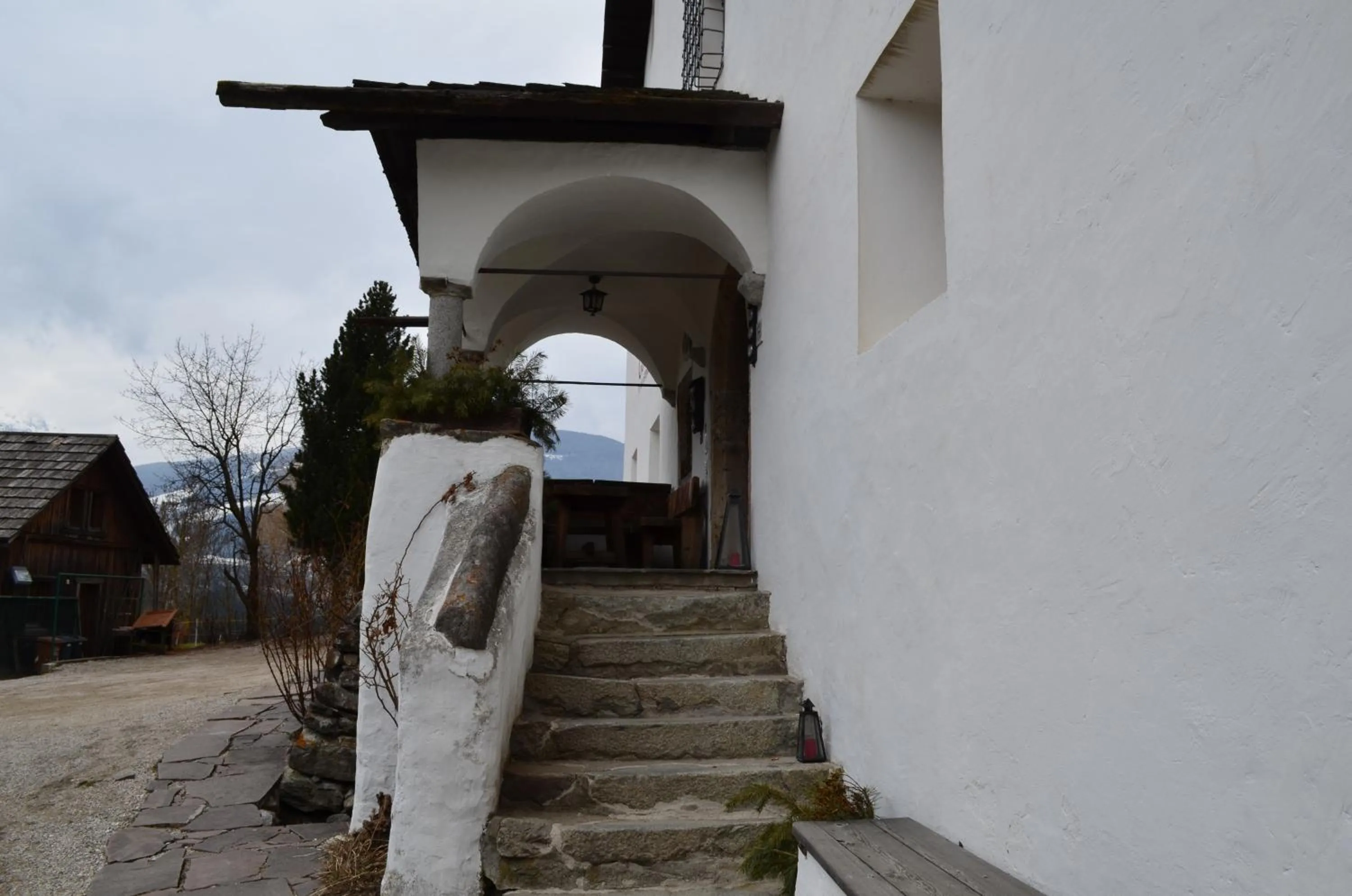 Facade/entrance in Ansitz Goller