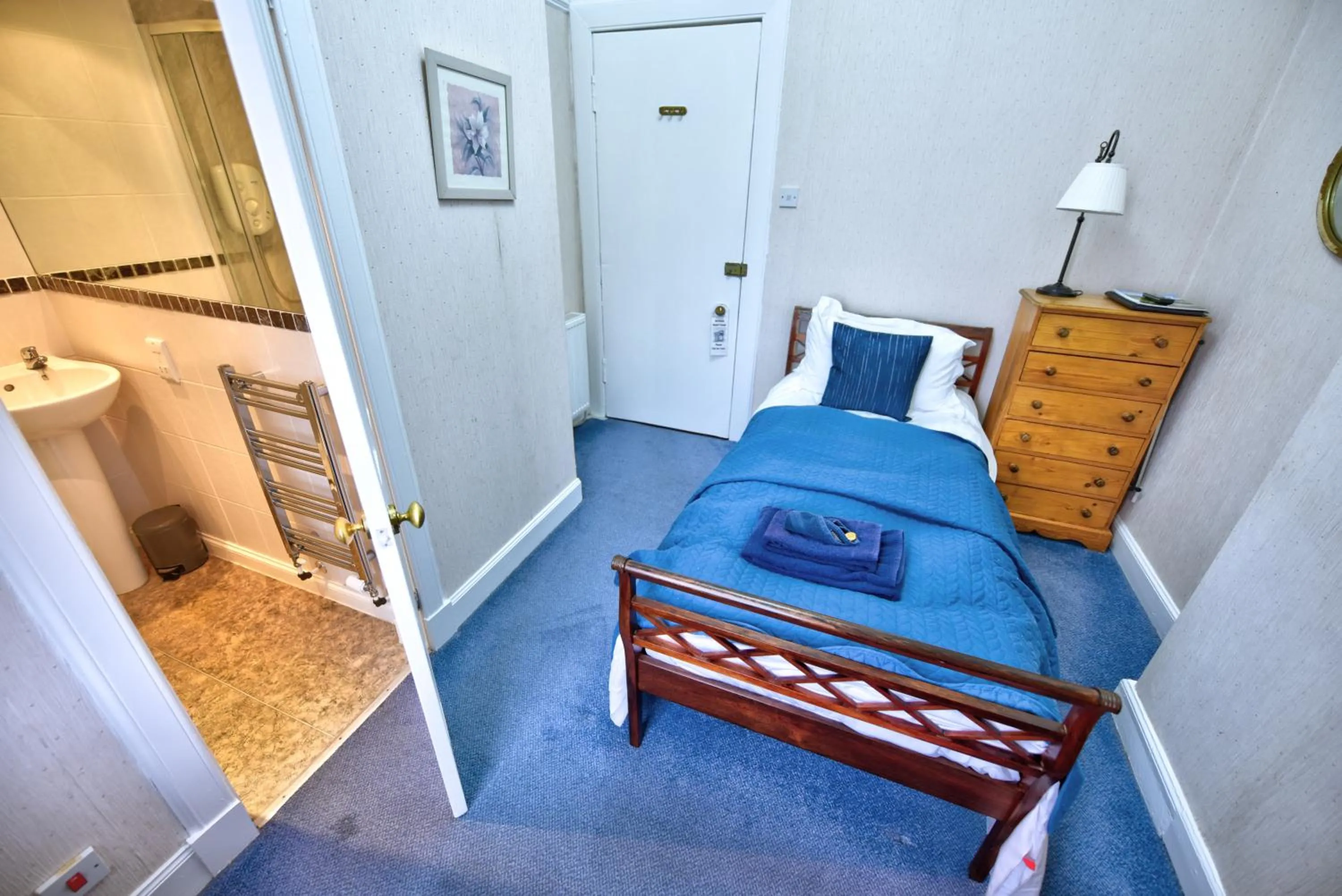 Bed in Burnside Guest House