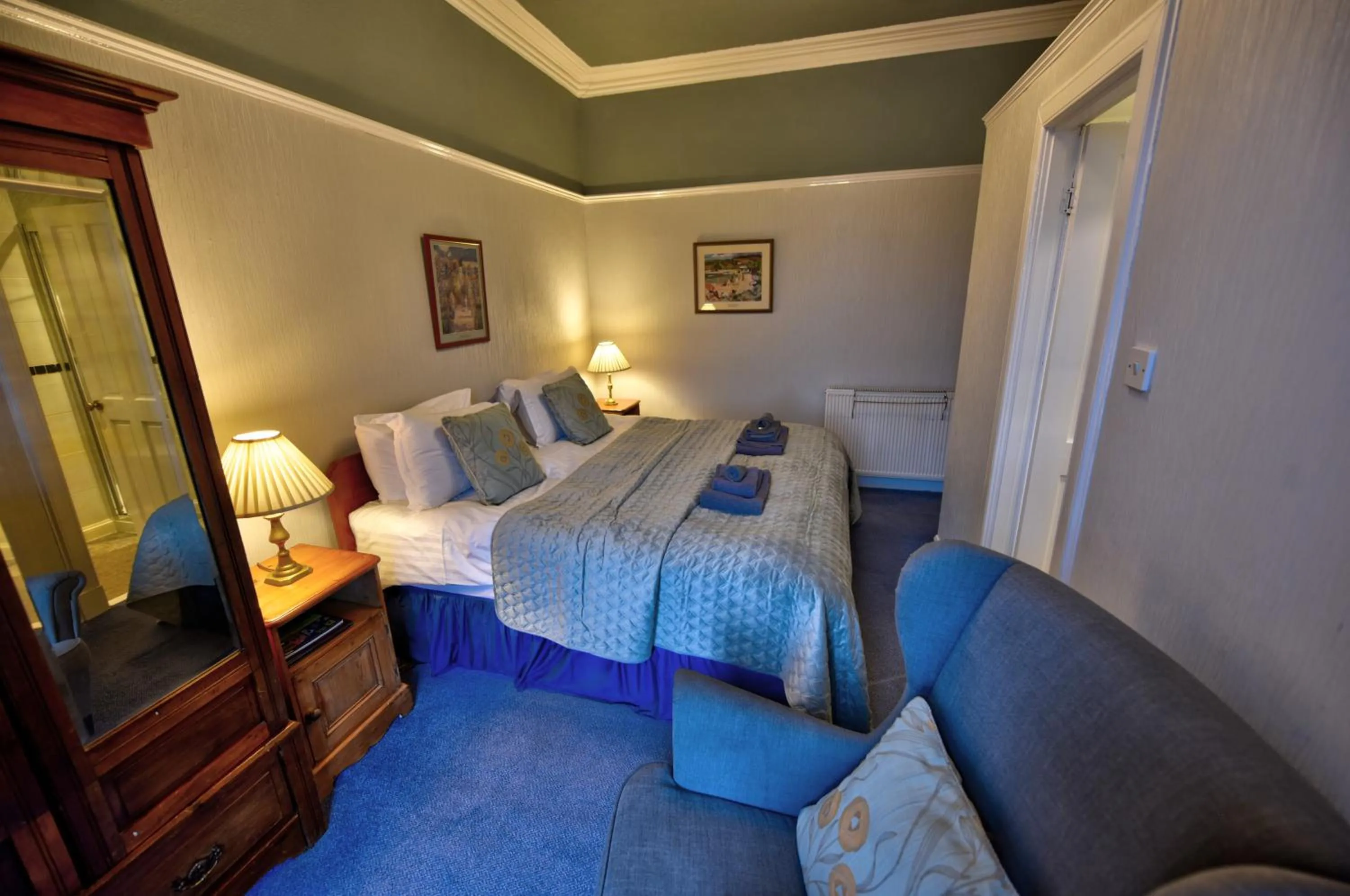 Photo of the whole room, Bed in Burnside Guest House