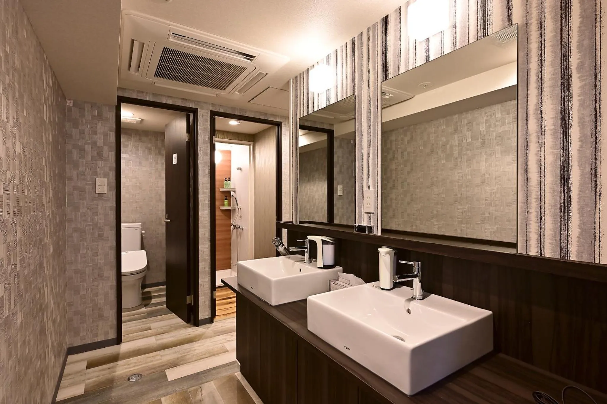 Toilet in Hotel Tomariya Ueno