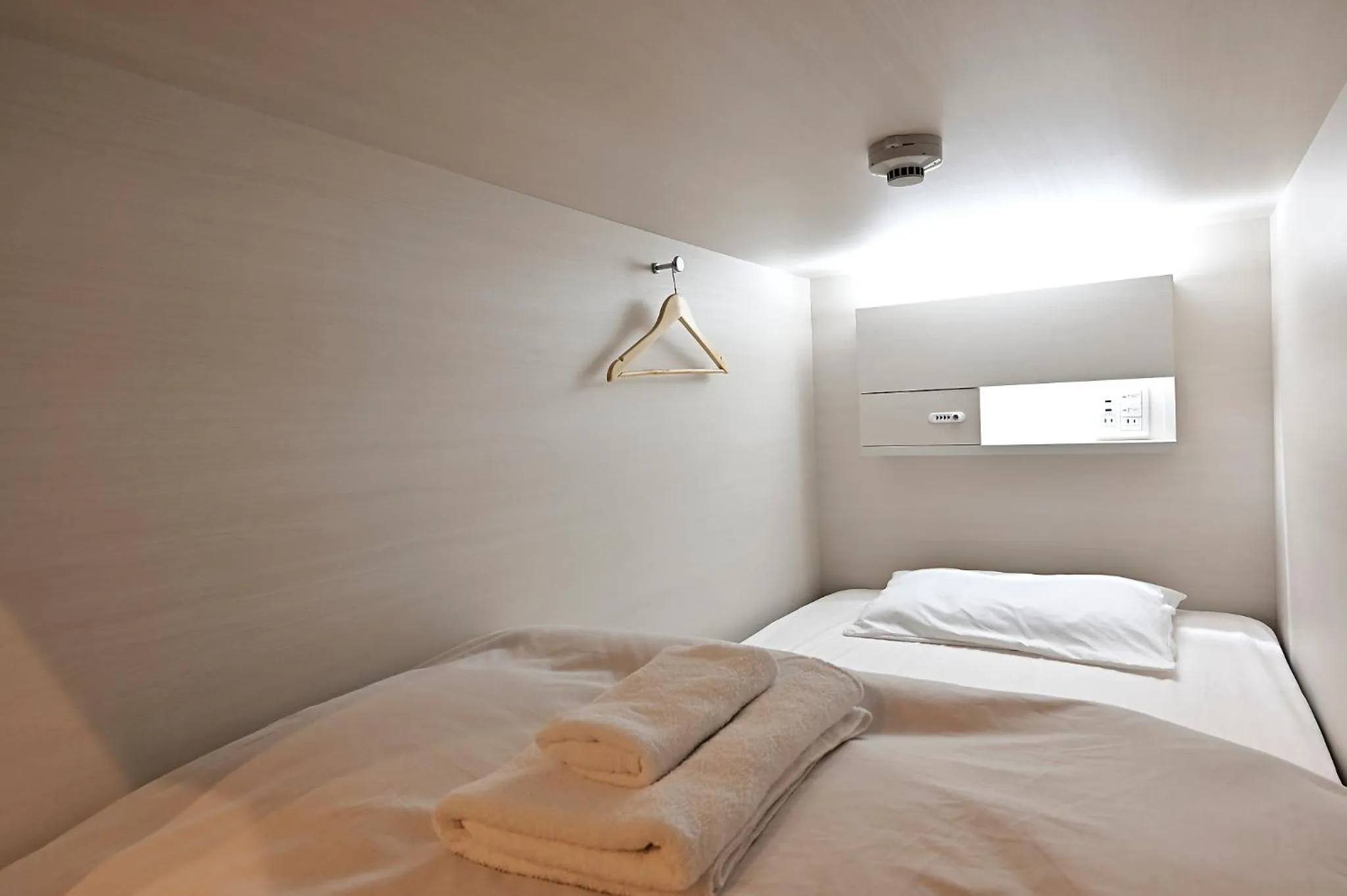 Bed in Hotel Tomariya Ueno