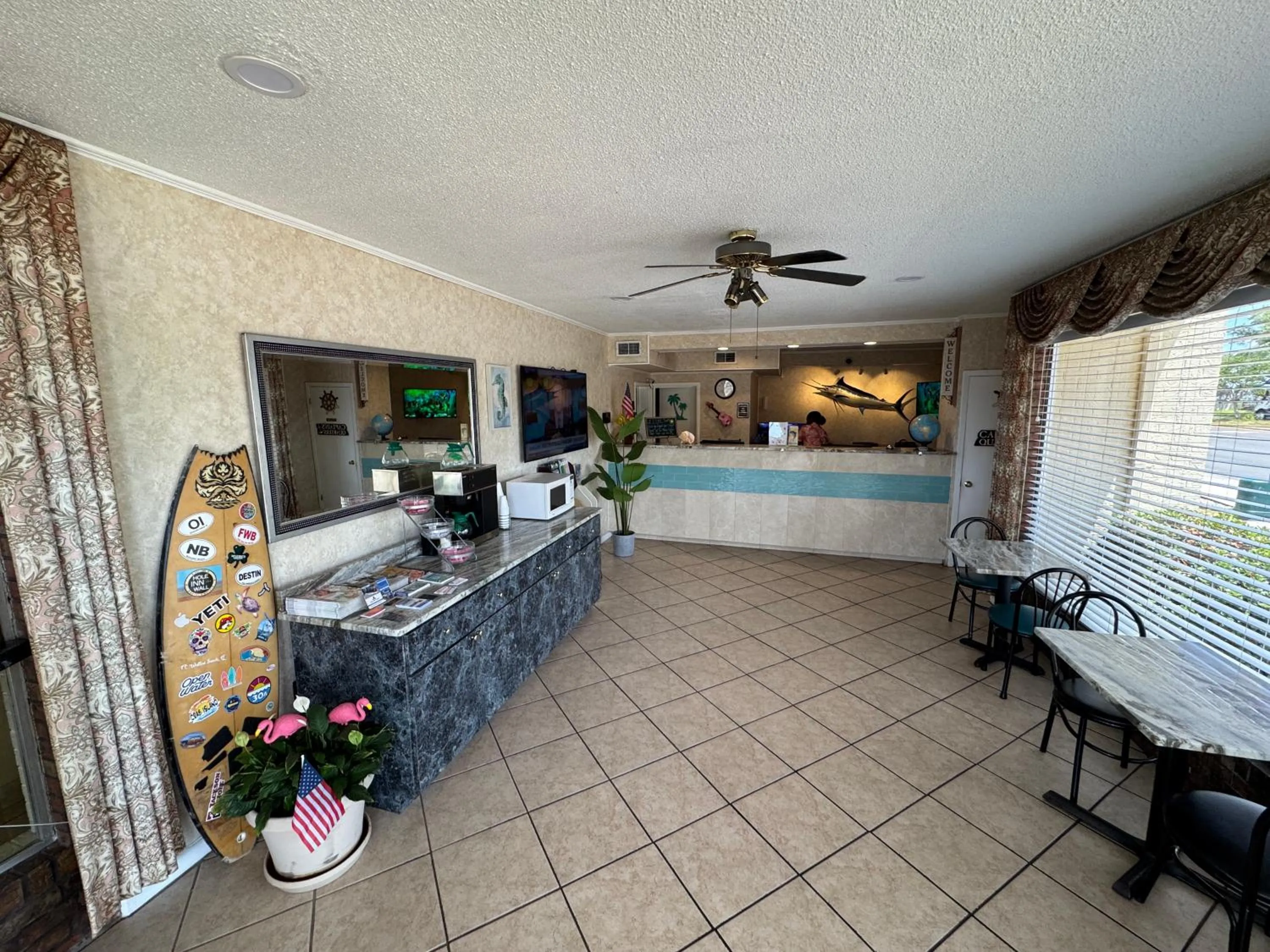 Lobby or reception in Hole Inn the Wall Hotel - Fort Walton Beach - Sunset Plaza - nearby Beaches & Hurlburt