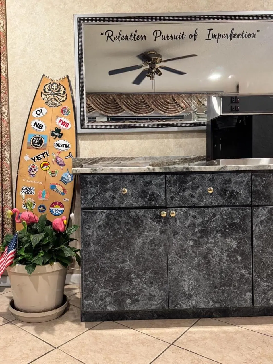 Lobby or reception in Hole Inn the Wall Hotel - Fort Walton Beach - Sunset Plaza - nearby Beaches & Hurlburt