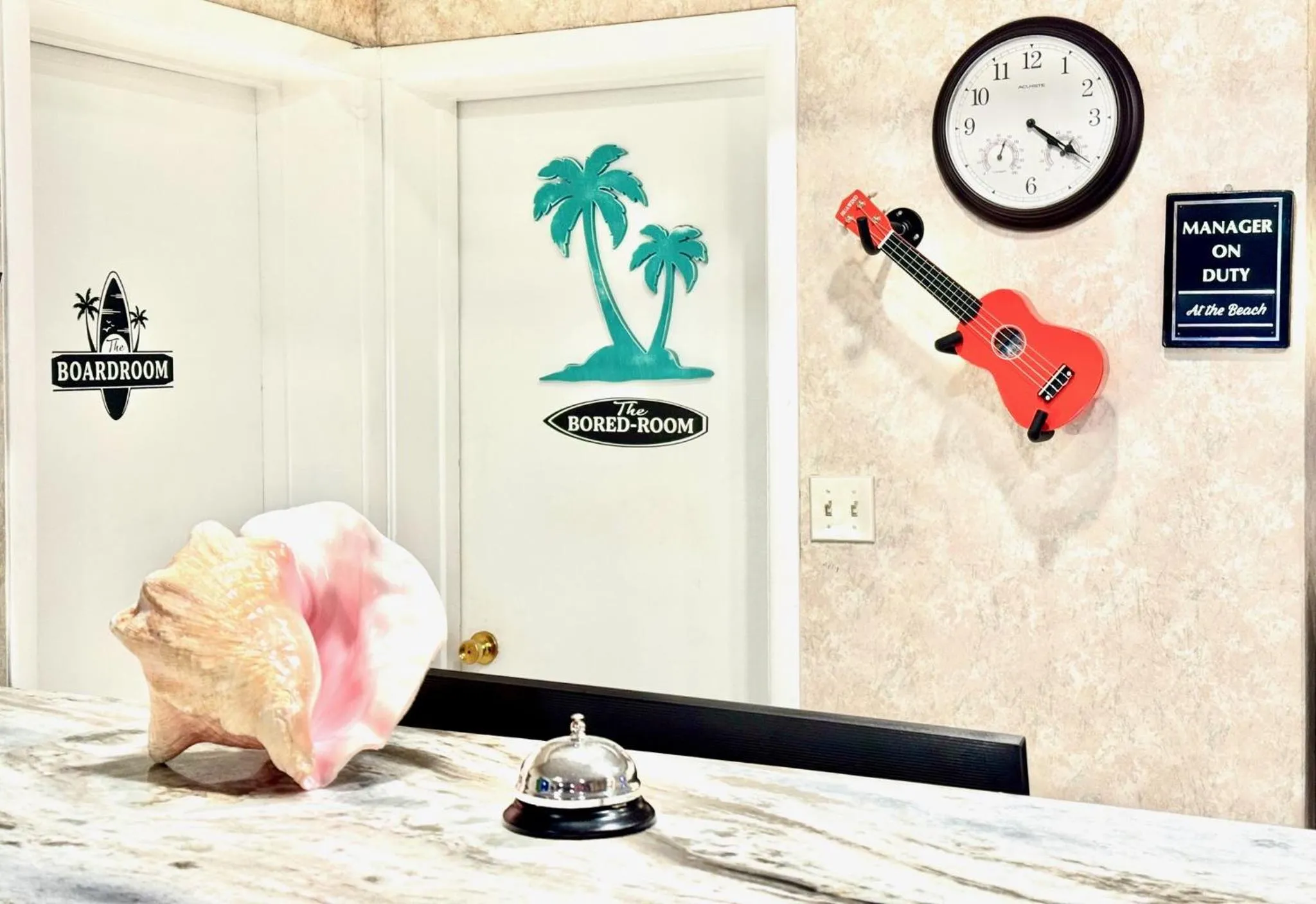 Lobby or reception in Hole Inn the Wall Hotel - Fort Walton Beach - Sunset Plaza - nearby Beaches & Hurlburt