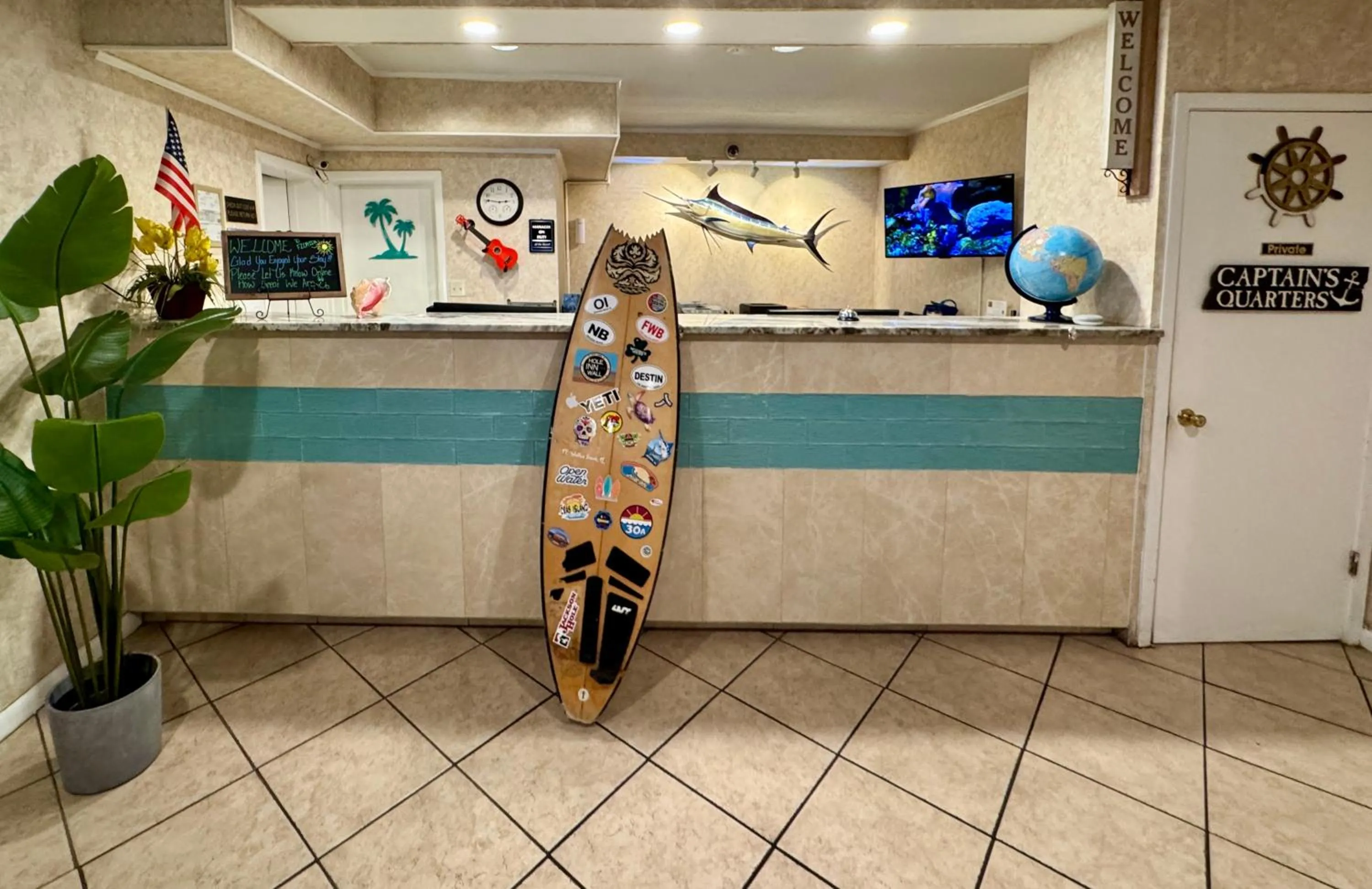 Lobby or reception in Hole Inn the Wall Hotel - Fort Walton Beach - Sunset Plaza - nearby Beaches & Hurlburt