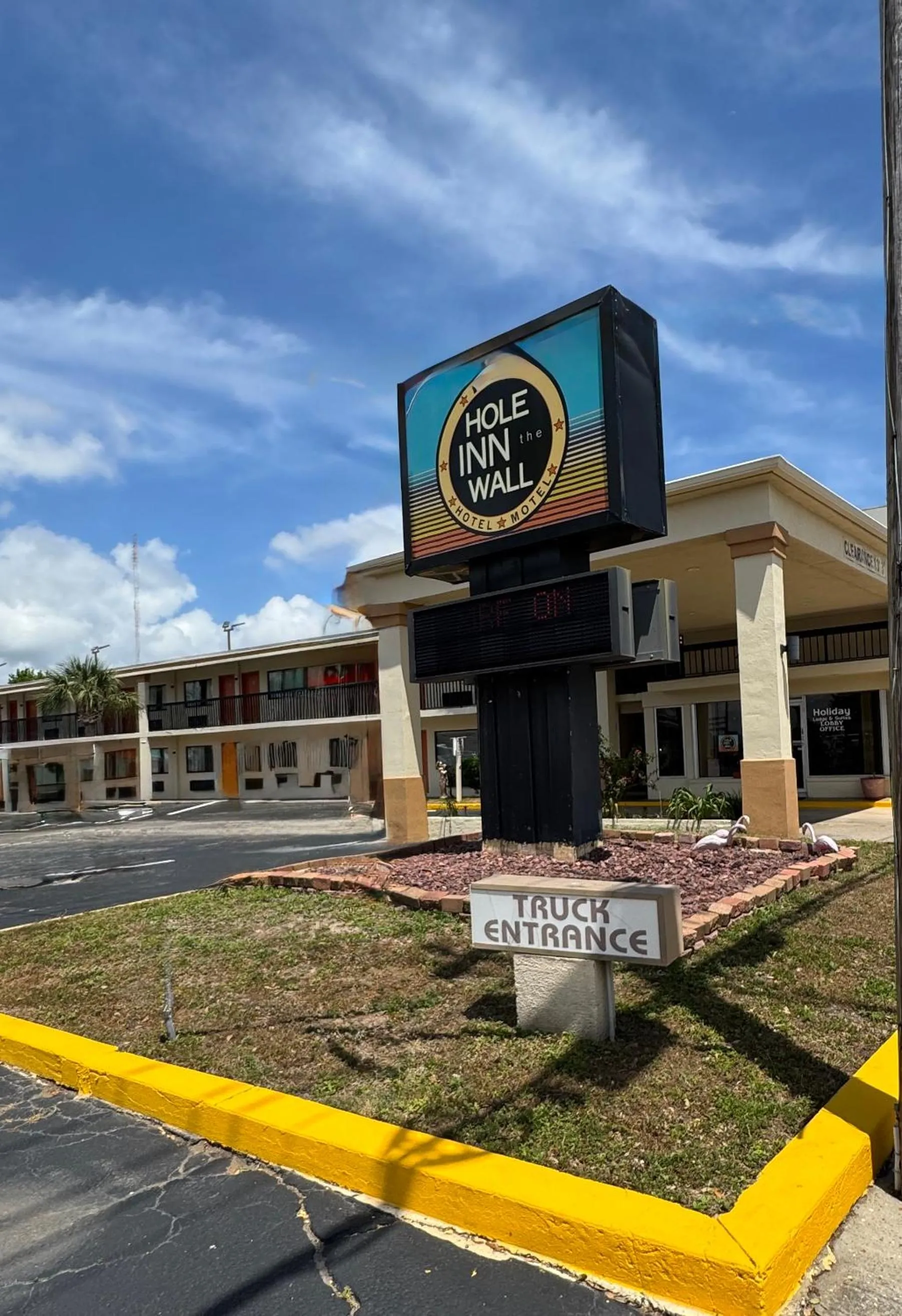 Property building in Hole Inn the Wall Hotel - Fort Walton Beach - Sunset Plaza - nearby Beaches & Hurlburt