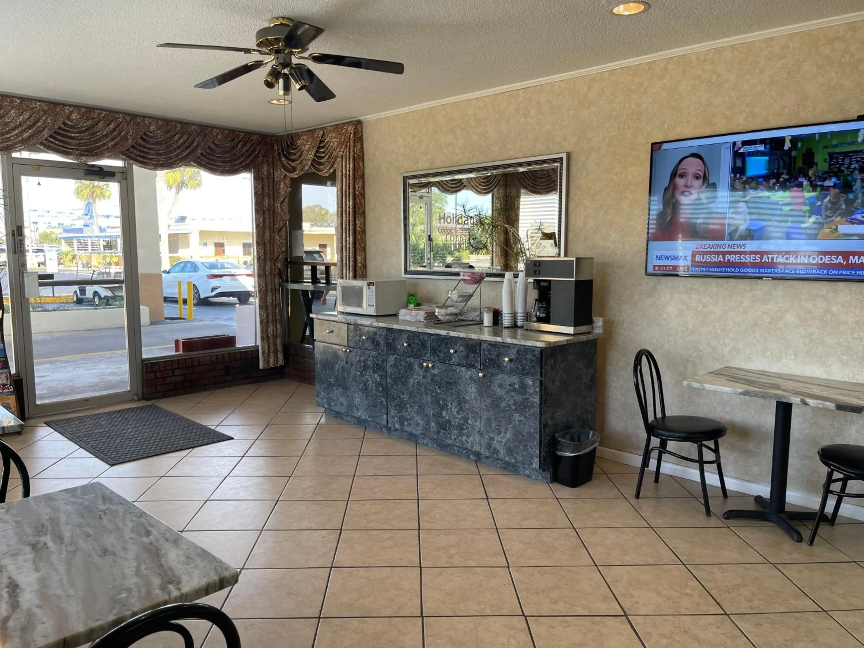 Lobby or reception in Hole Inn the Wall Hotel - Fort Walton Beach - Sunset Plaza - nearby Beaches & Hurlburt