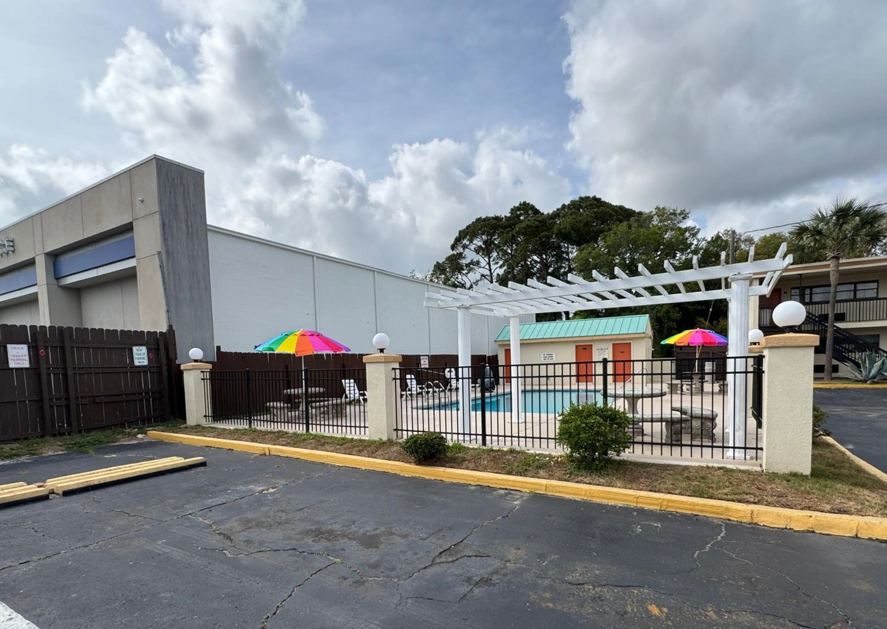 Pool view in Hole Inn the Wall Hotel - Fort Walton Beach - Sunset Plaza - nearby Beaches & Hurlburt
