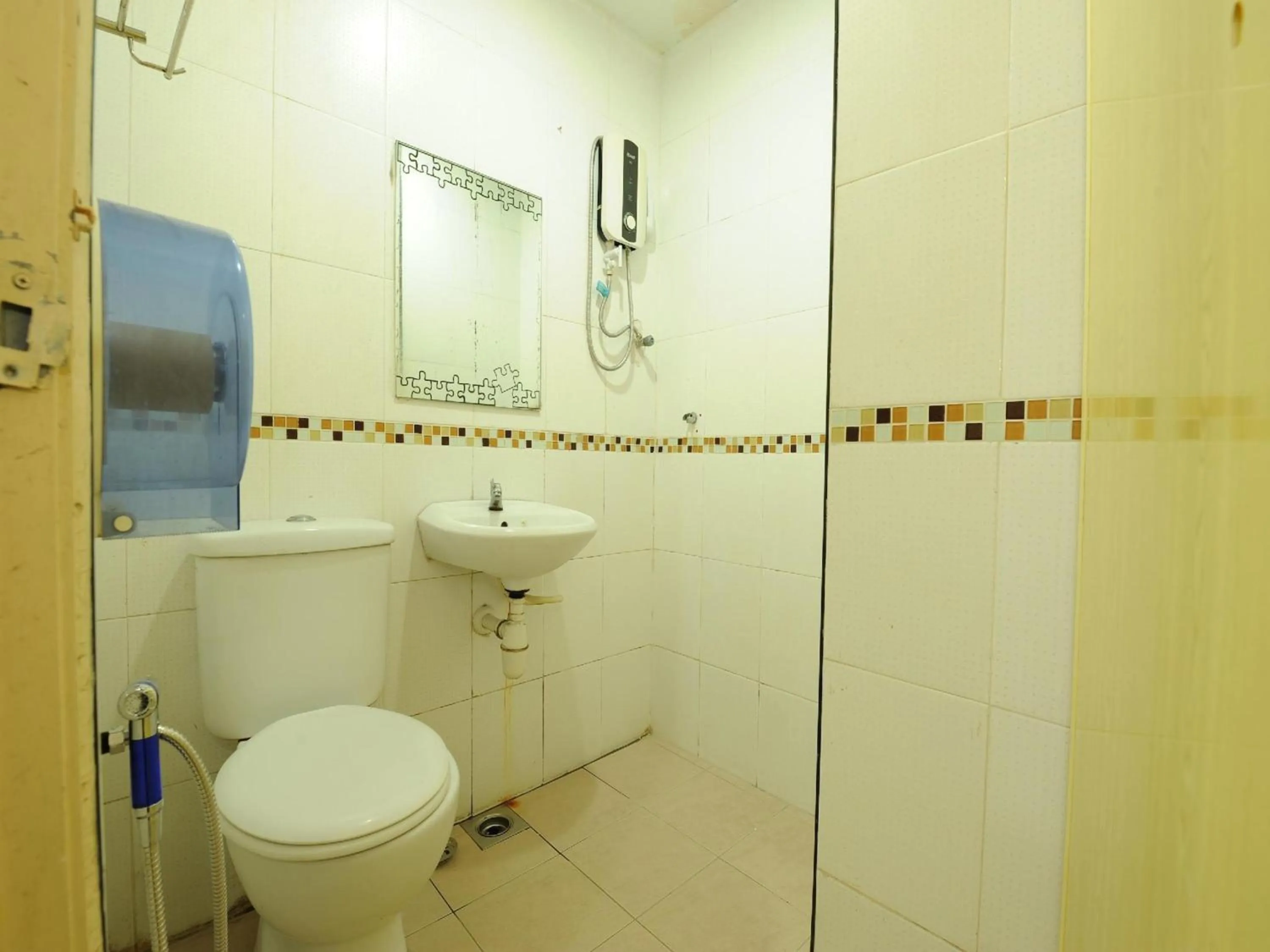 Bathroom in OYO 1055 Batu Caves Star Hotel