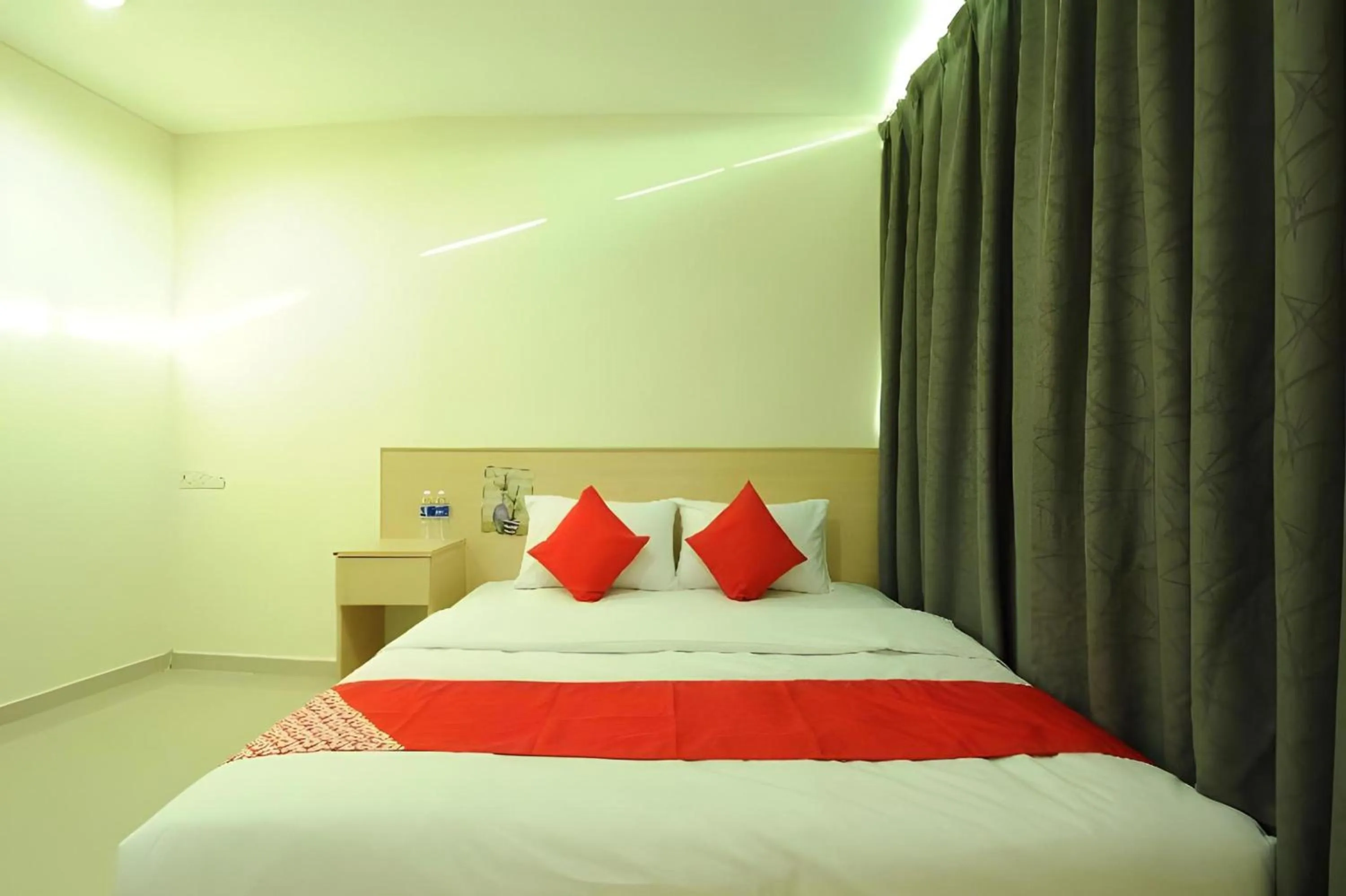 Bedroom in OYO 1055 Batu Caves Star Hotel