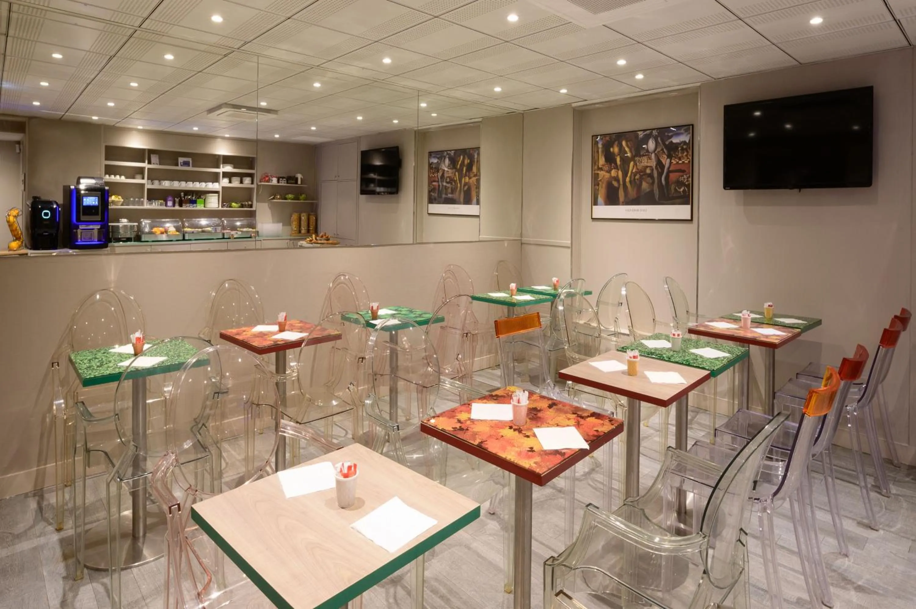 Breakfast in Jardins de Montmartre