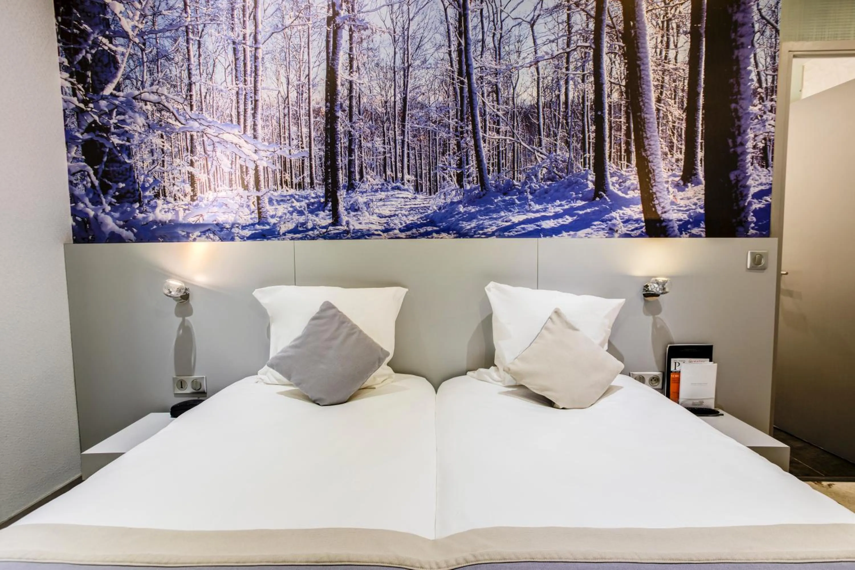 Bedroom, Bed in Jardins de Montmartre