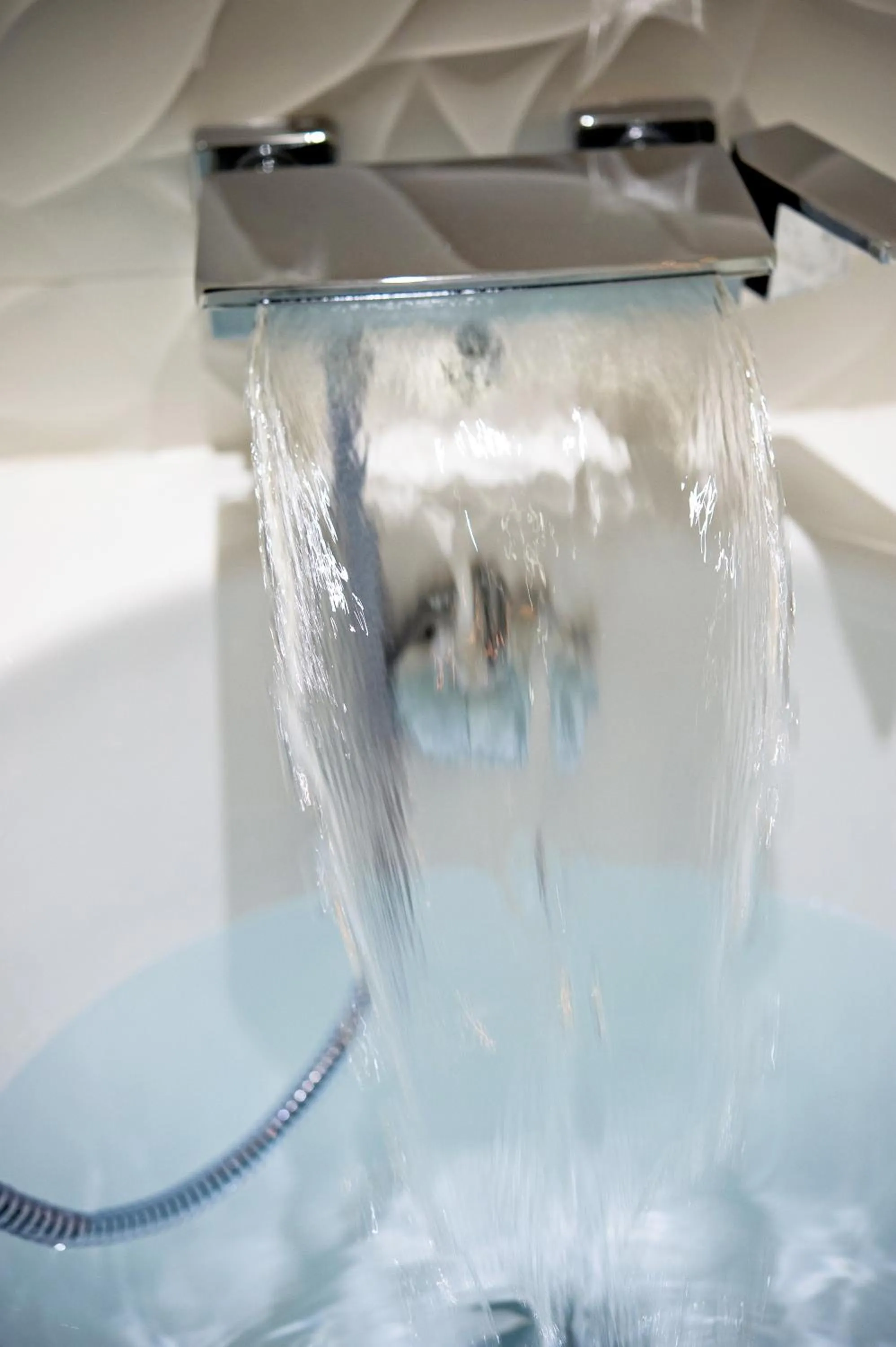 Bath in Jardins de Montmartre
