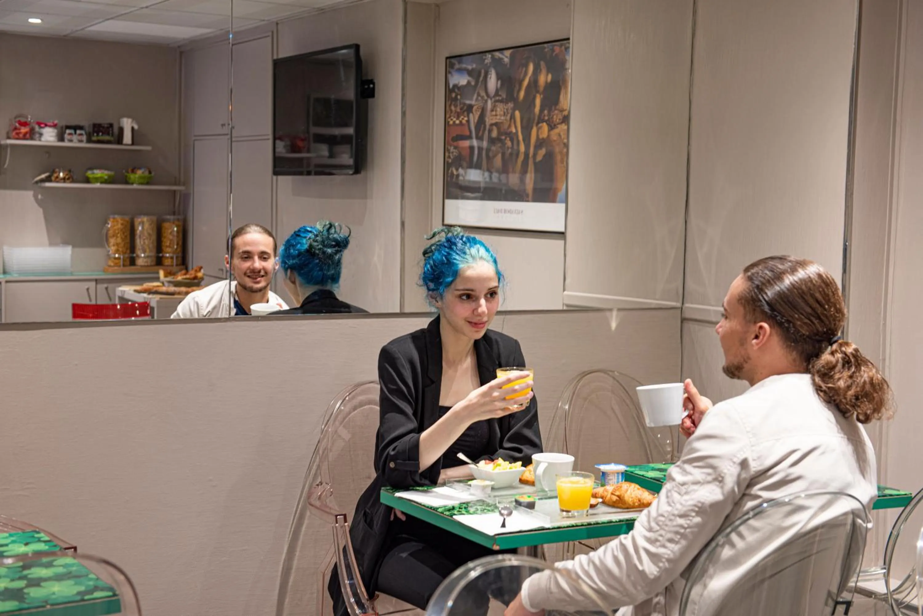Breakfast in Jardins de Montmartre