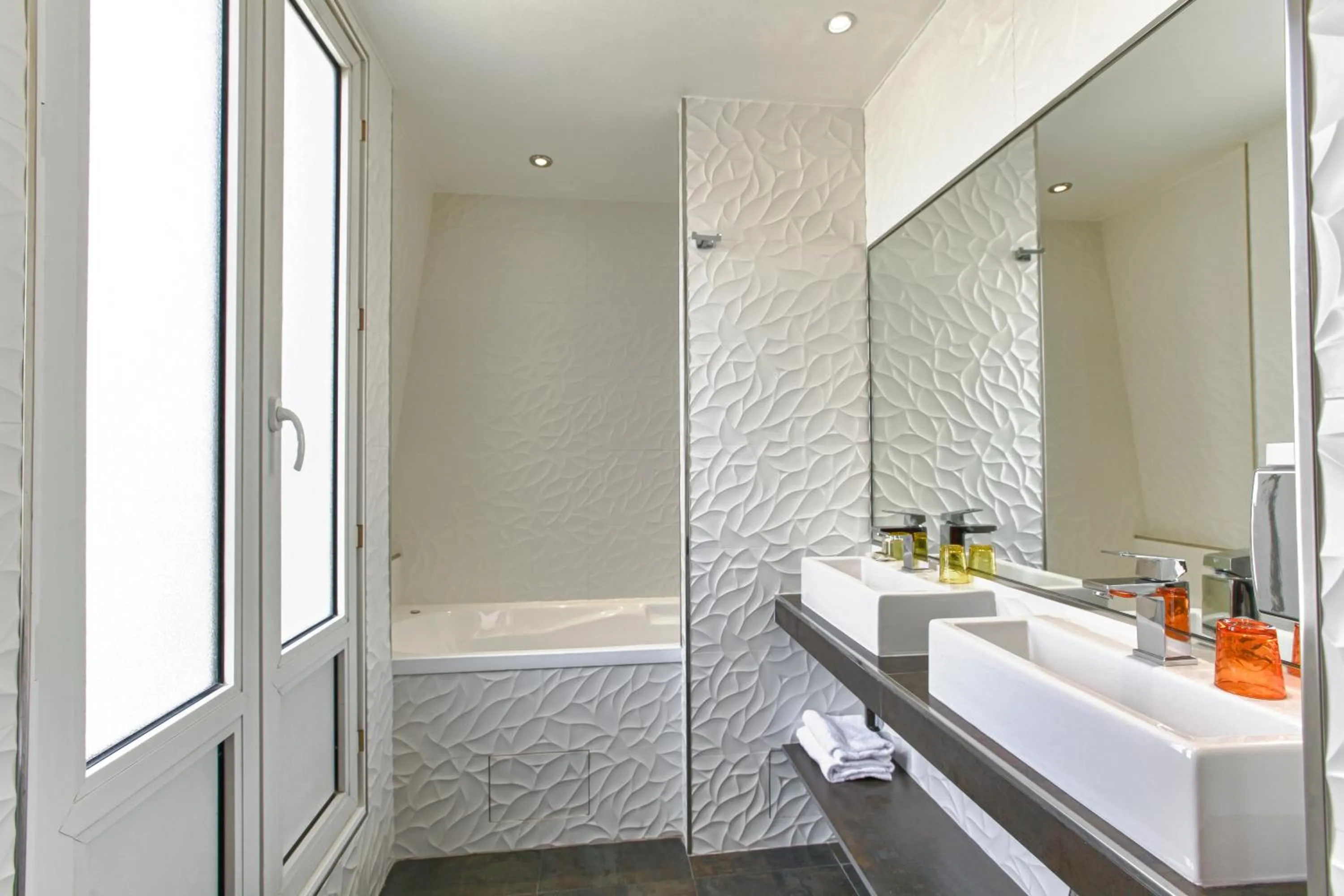 Bathroom in Jardins de Montmartre