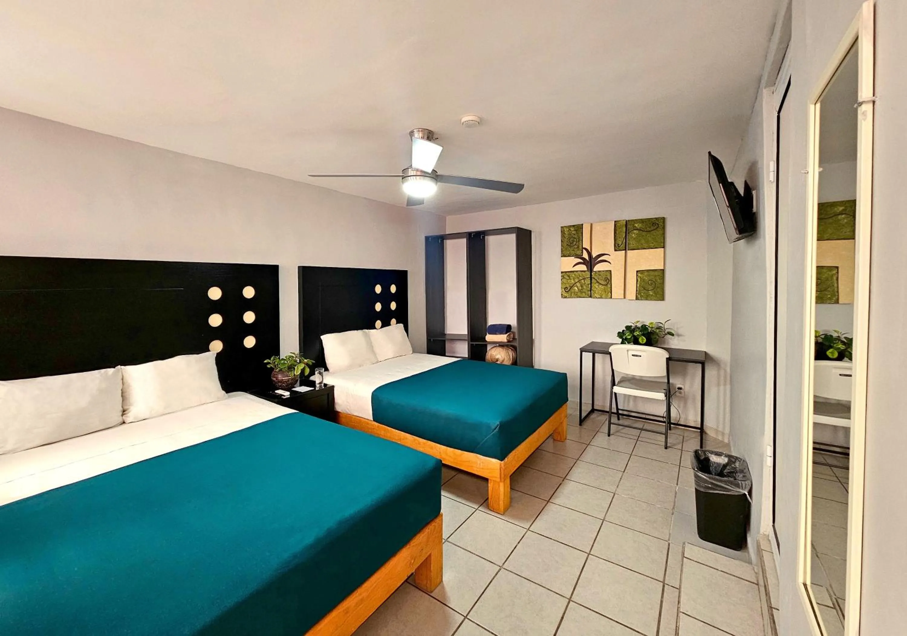 TV and multimedia, Bed in Hotel del Refugio