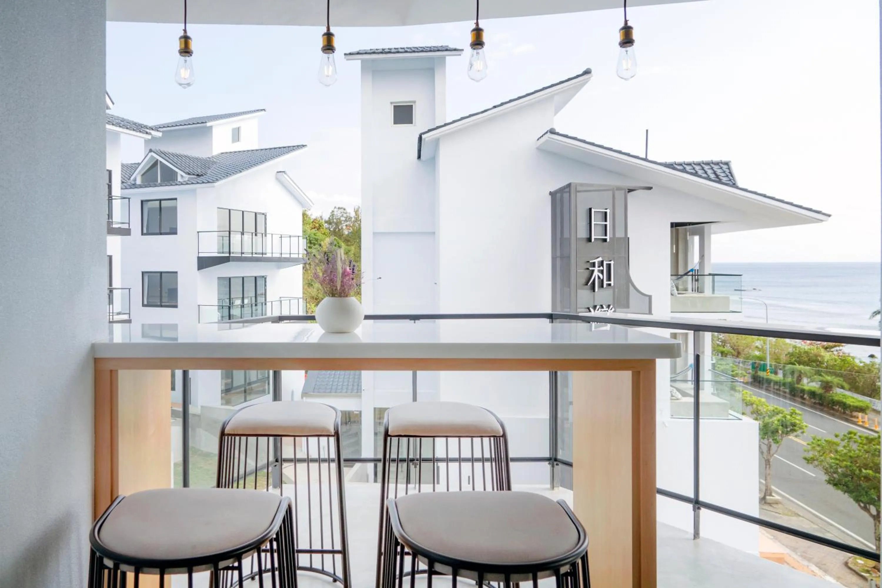 Patio in Sunshine Liv.