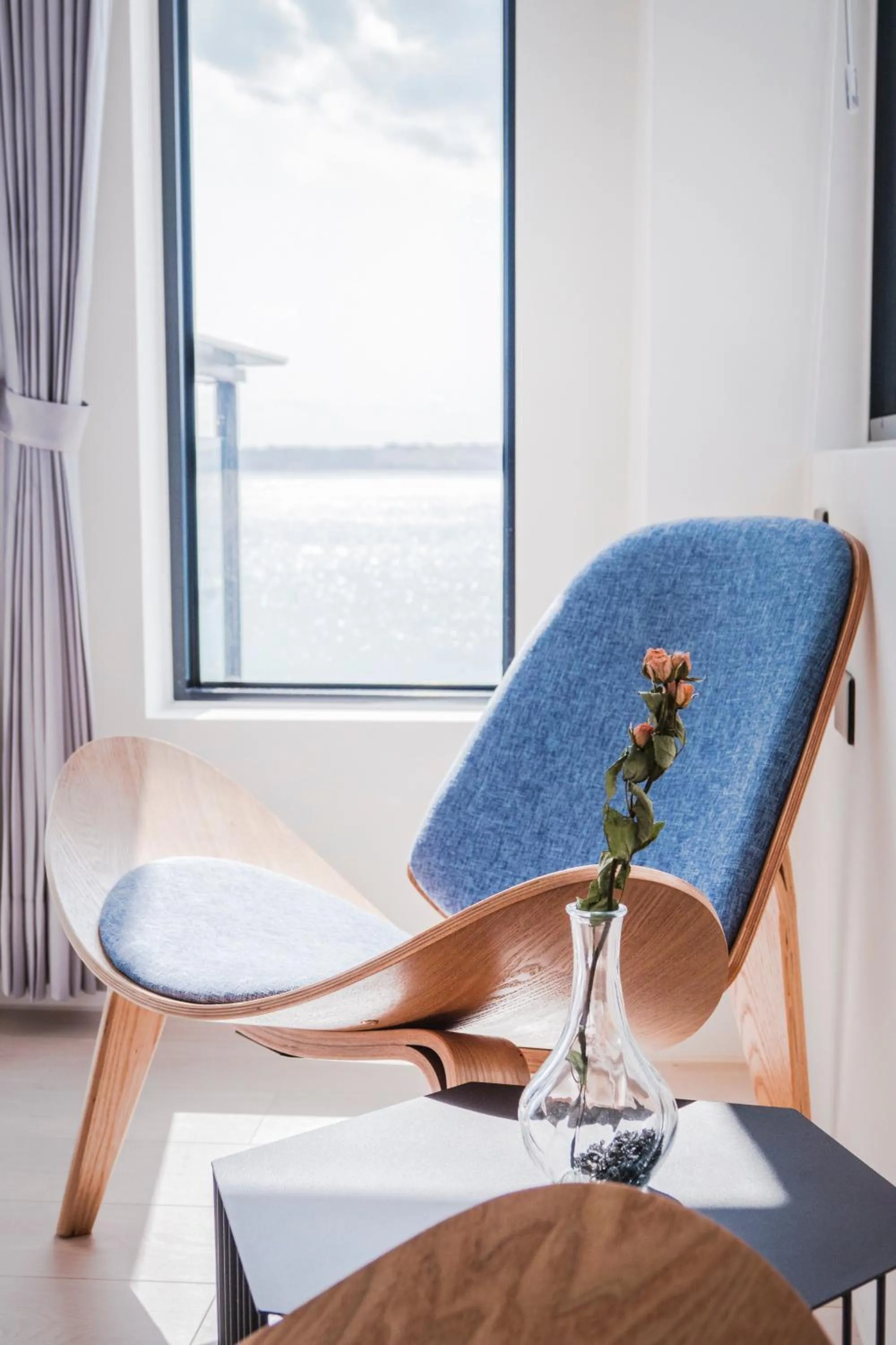 Decorative detail in Sunshine Liv.