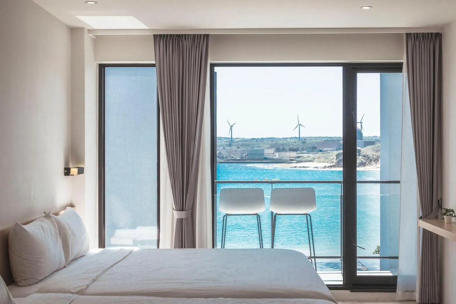 Sea view, Bed in Sunshine Liv.