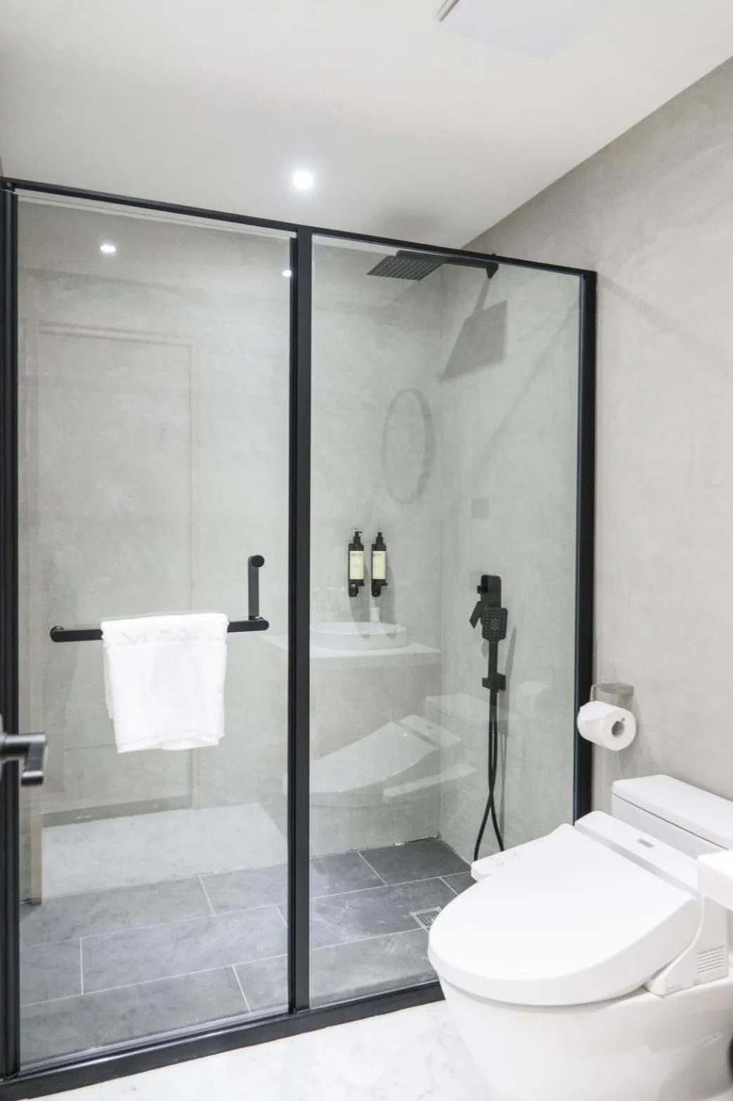 Toilet in Sunshine Liv.