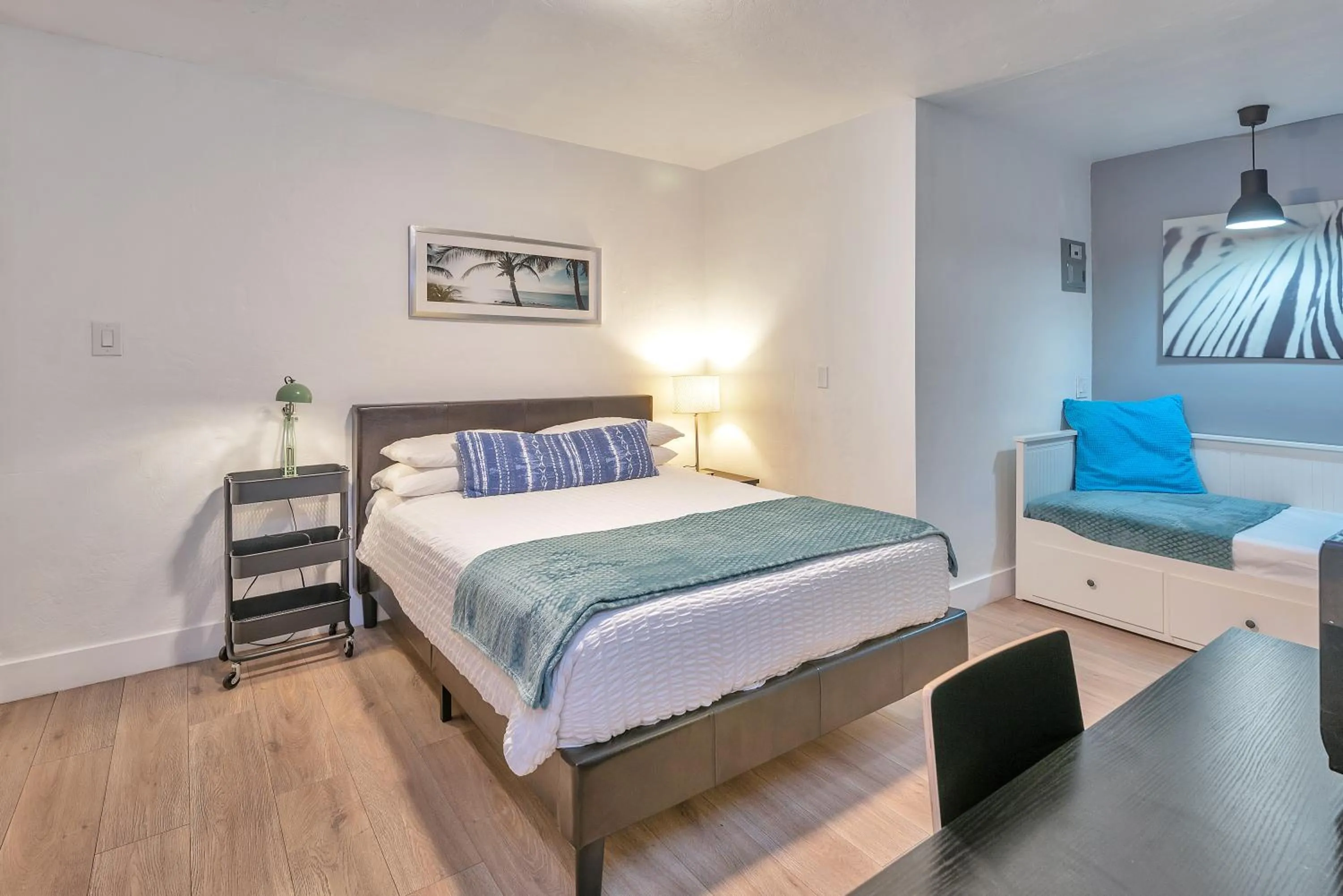 Bedroom, Bed in Oasis Hotel