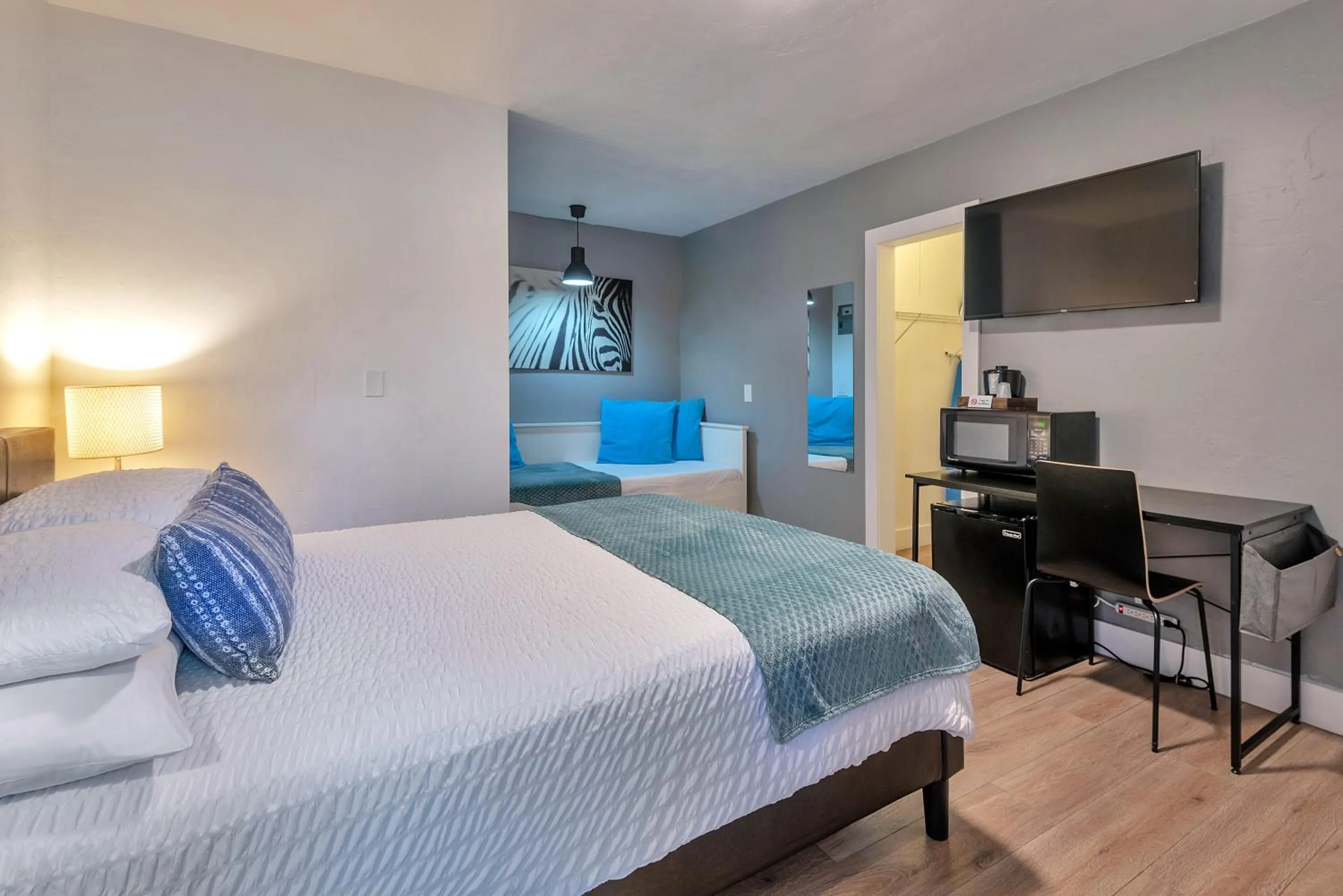 Bedroom, Bed in Oasis Hotel