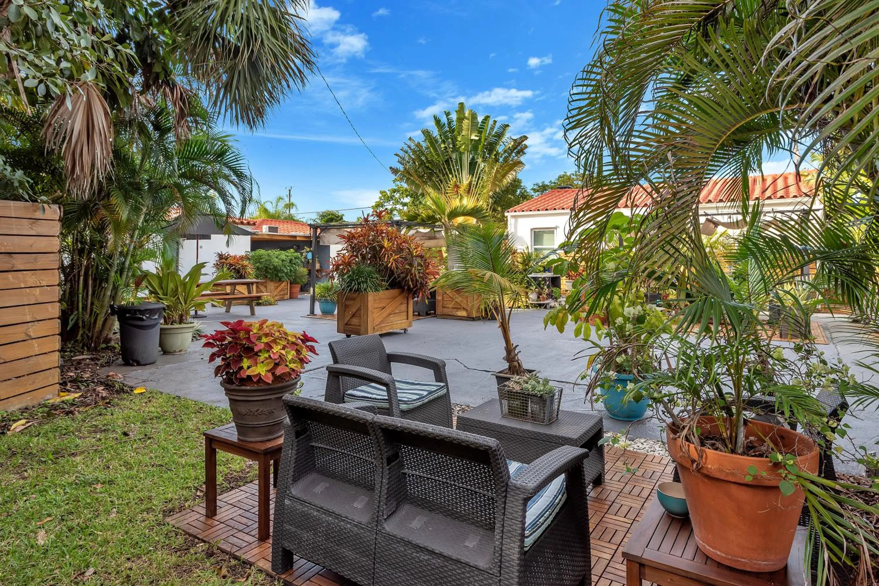 Inner courtyard view in Oasis Hotel