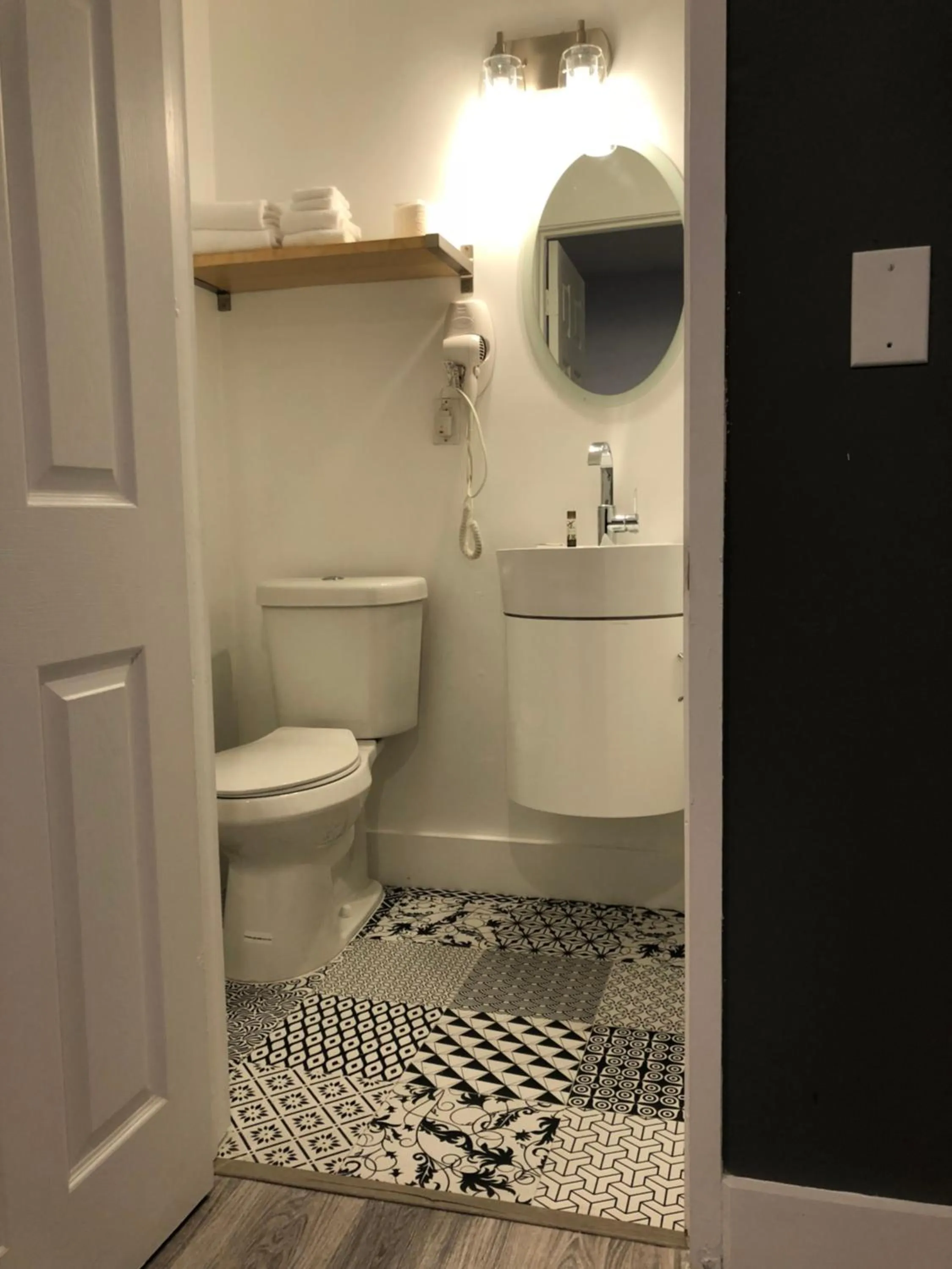 Bathroom in Oasis Hotel