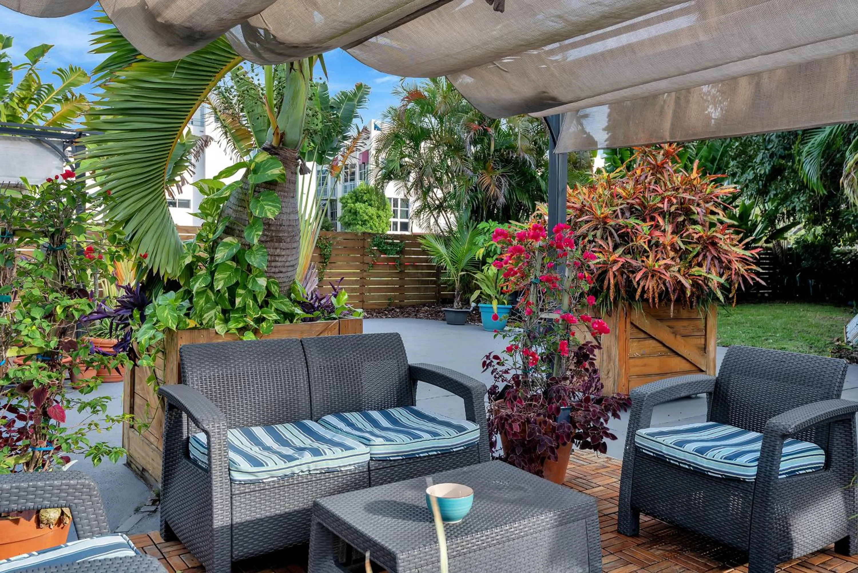 Inner courtyard view in Oasis Hotel