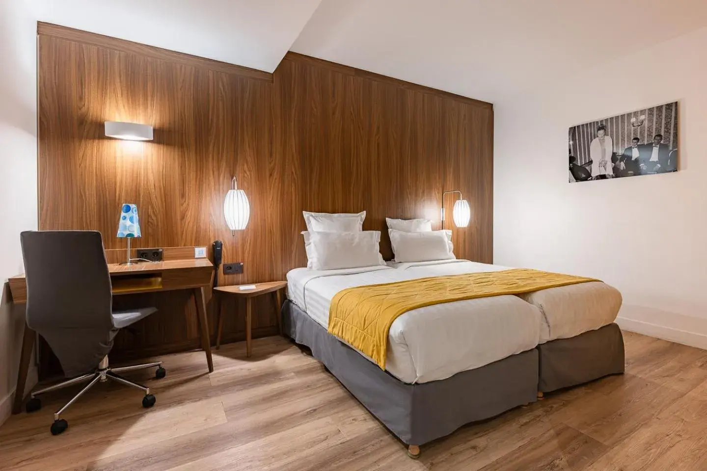 Superior Twin Room with Roll-In Shower - Disability Access/Ground Floor in Best Western Plus 61 Paris Nation Hotel Superior Twin Room with Roll-In Shower - Disability Access/Ground Floor in Best Western Plus 61 Paris Nation Hotel