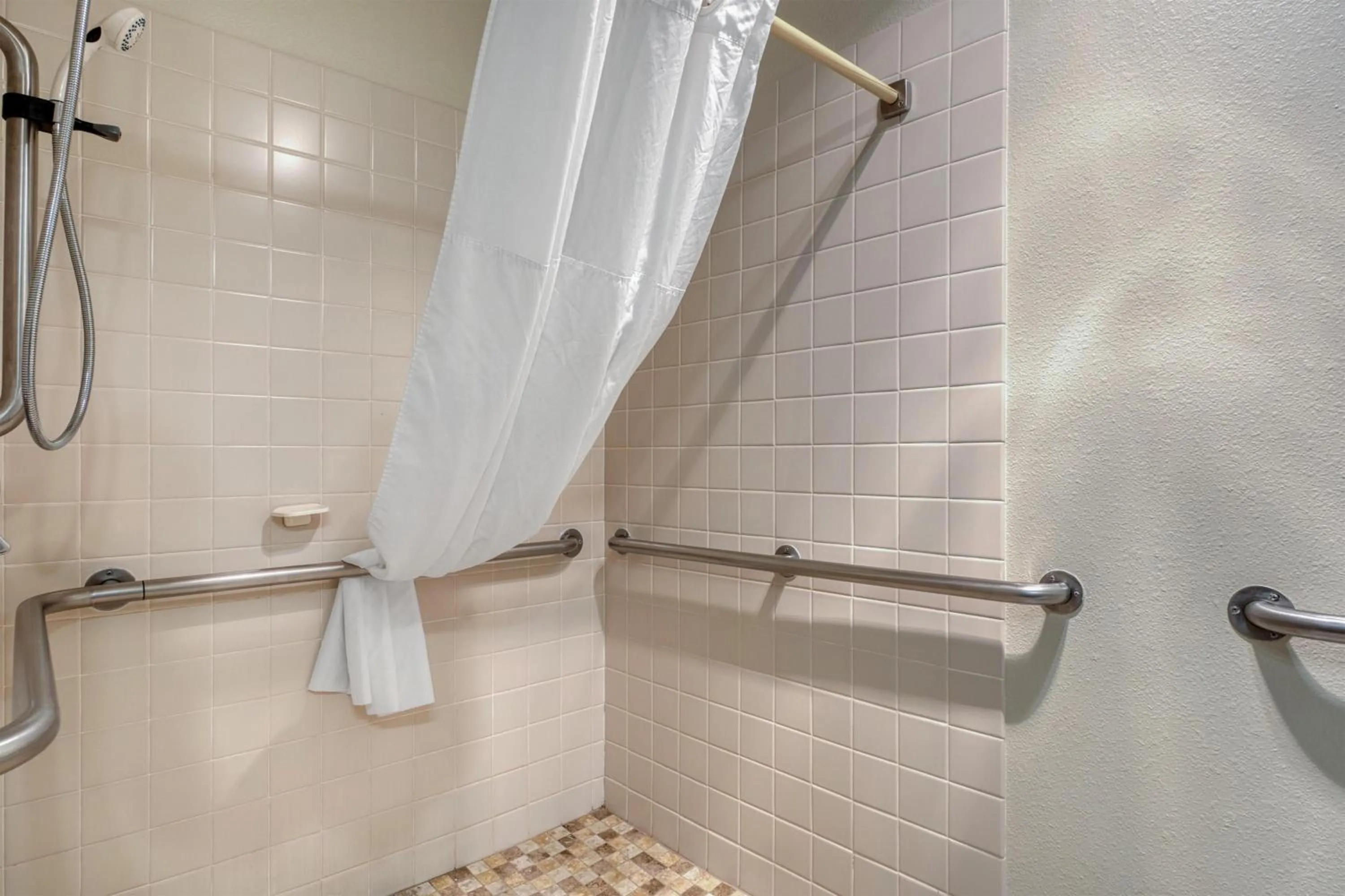 Bathroom in Best Western Alderwood