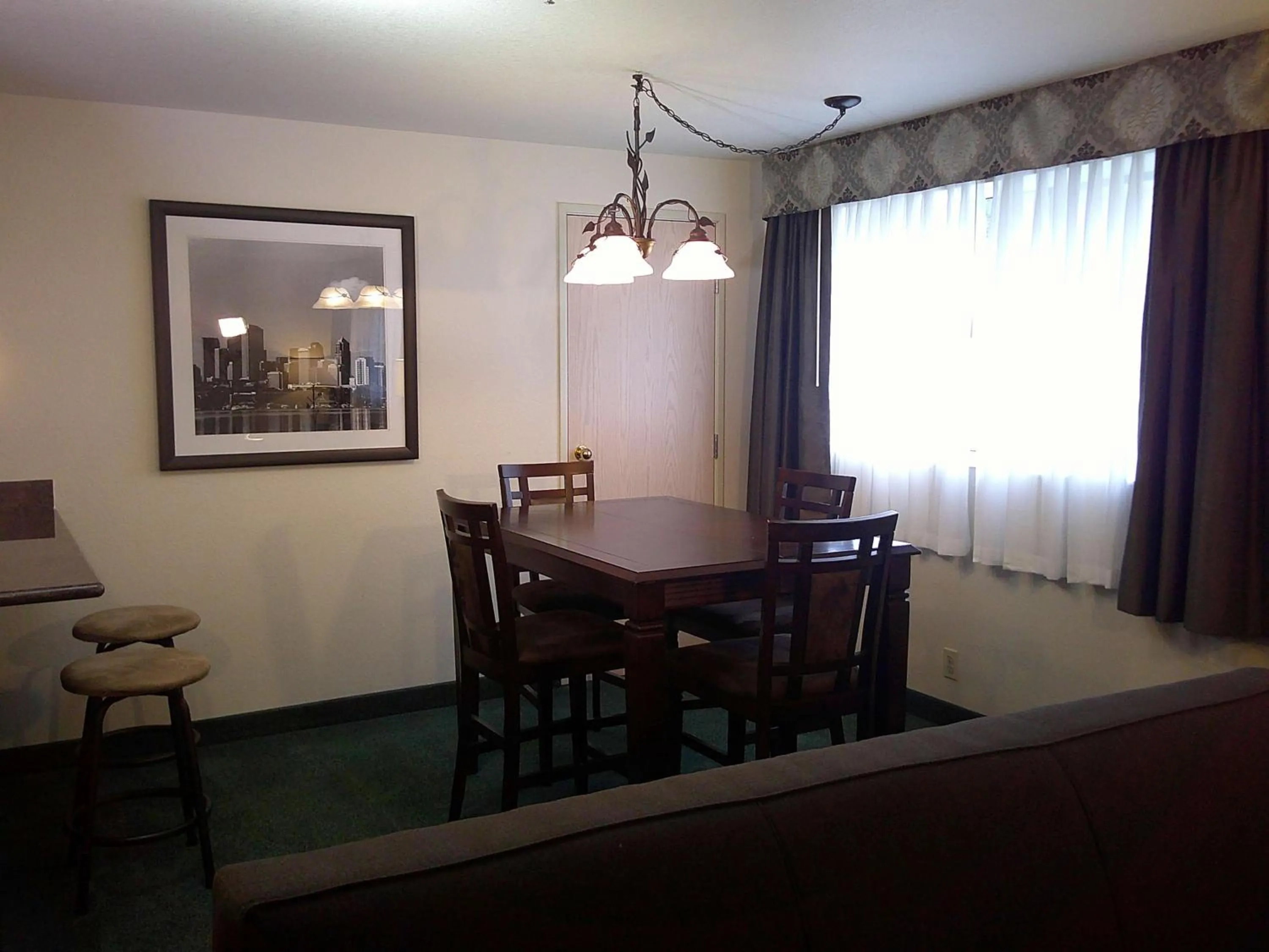 Photo of the whole room in Best Western Alderwood