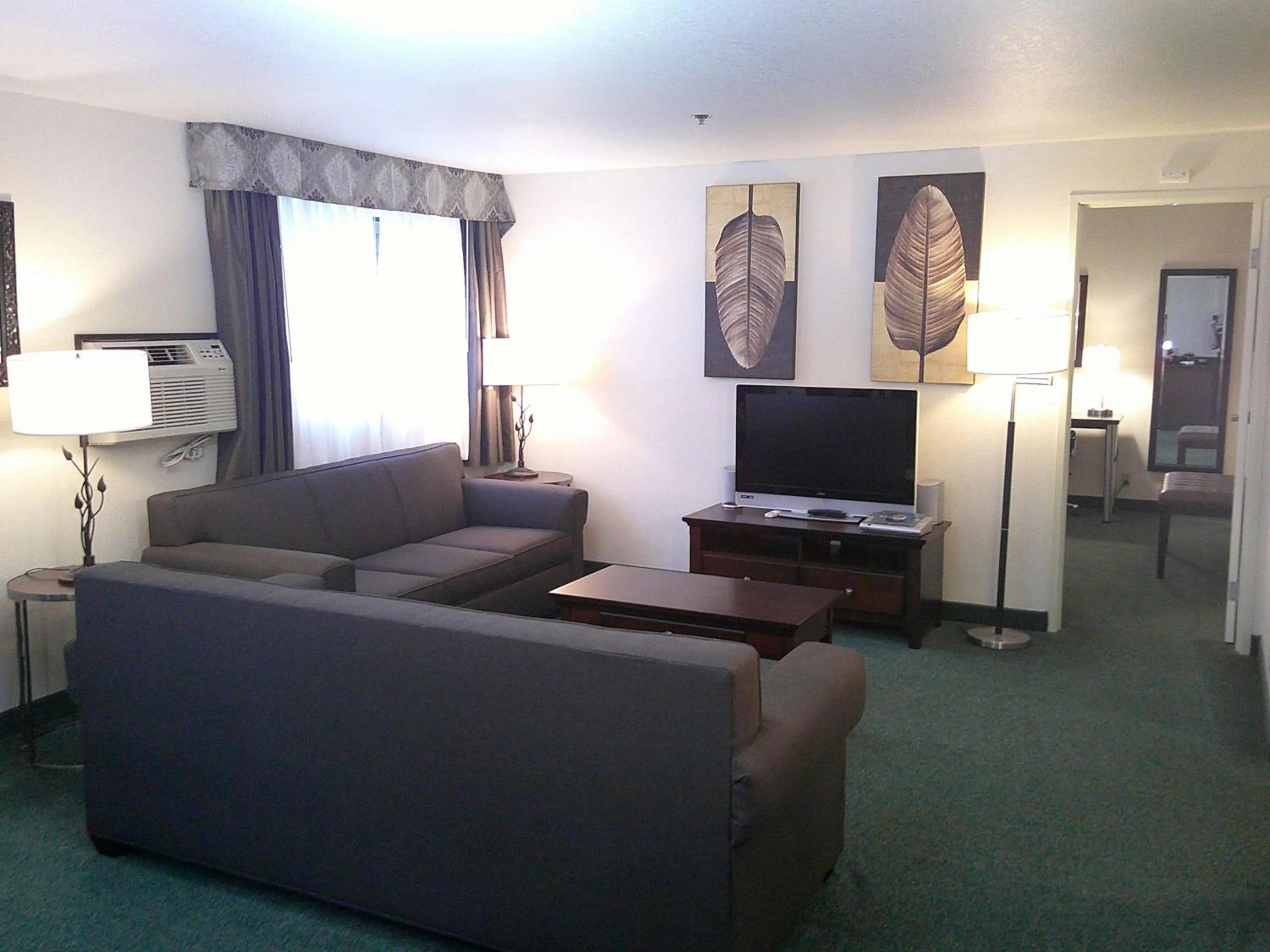 Photo of the whole room in Best Western Alderwood